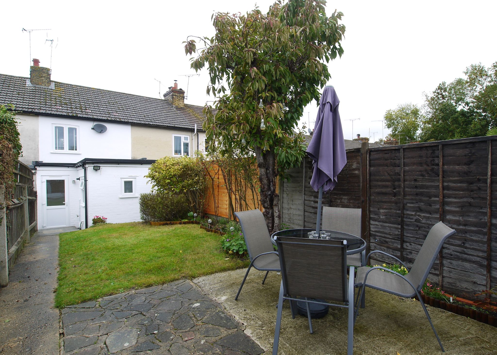 2 bedroom mid terraced house Sold in Sevenoaks - Photograph 12