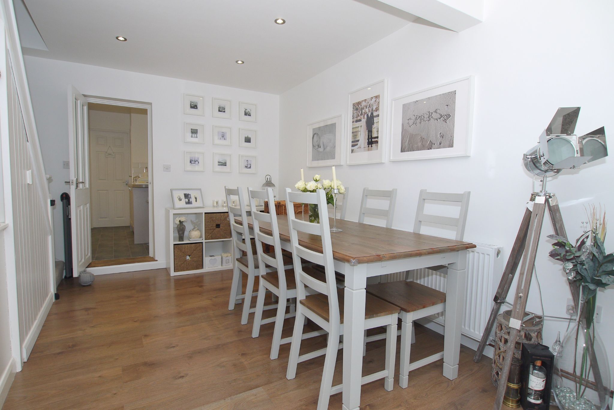 2 bedroom mid terraced house Sold in Sevenoaks - Photograph 4