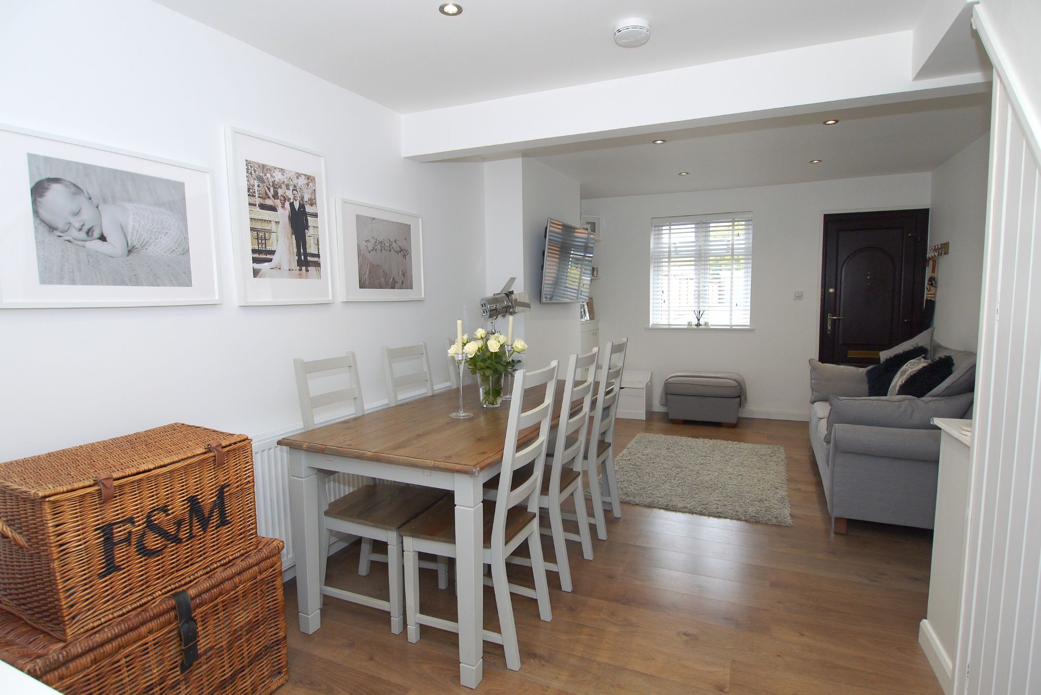 2 bedroom mid terraced house Sold in Sevenoaks - Photograph 3