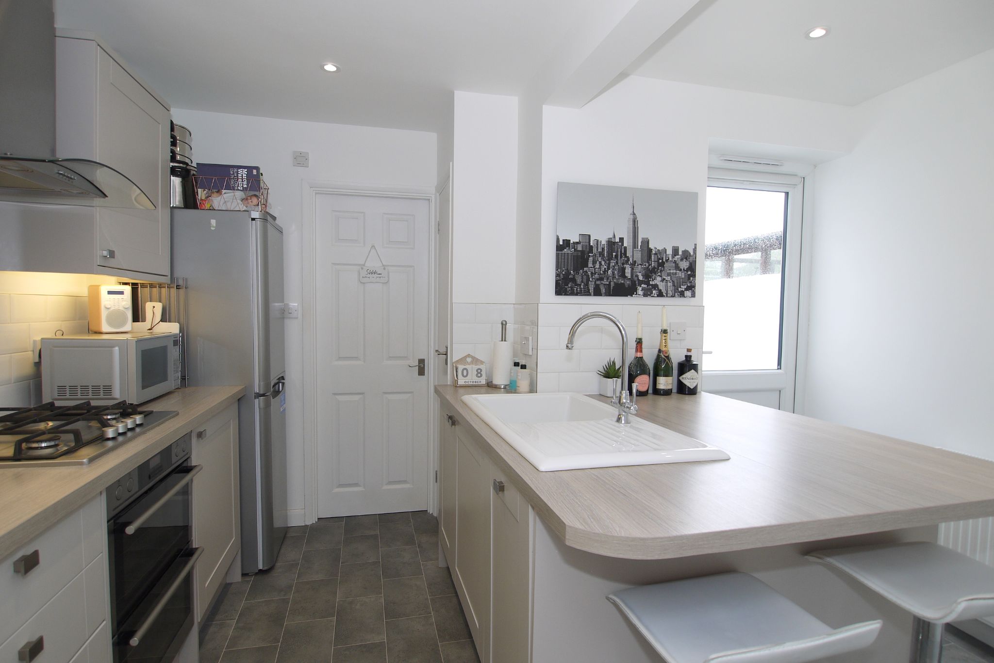 2 bedroom mid terraced house Sold in Sevenoaks - Photograph 6