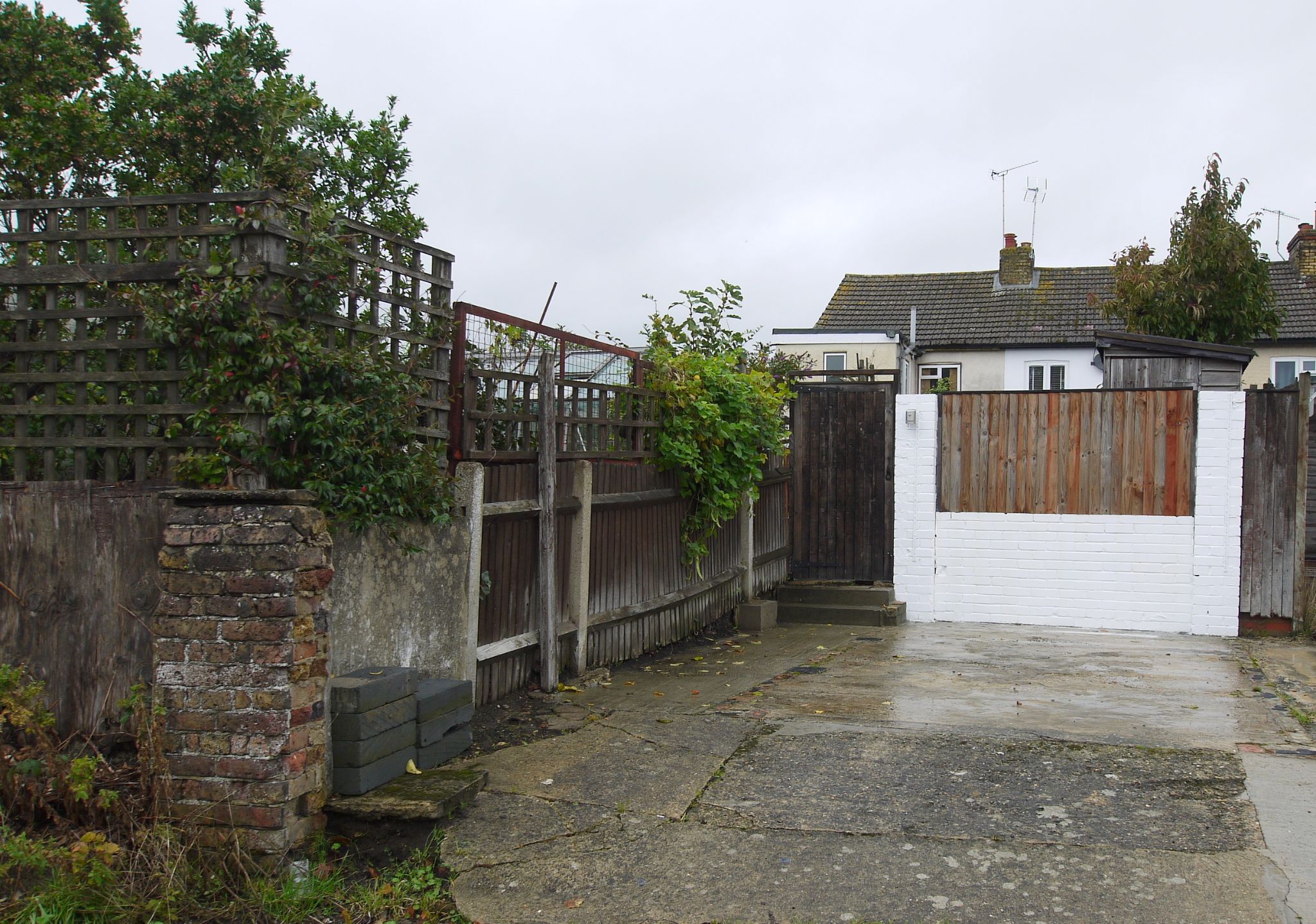 2 bedroom mid terraced house Sold in Sevenoaks - Photograph 13