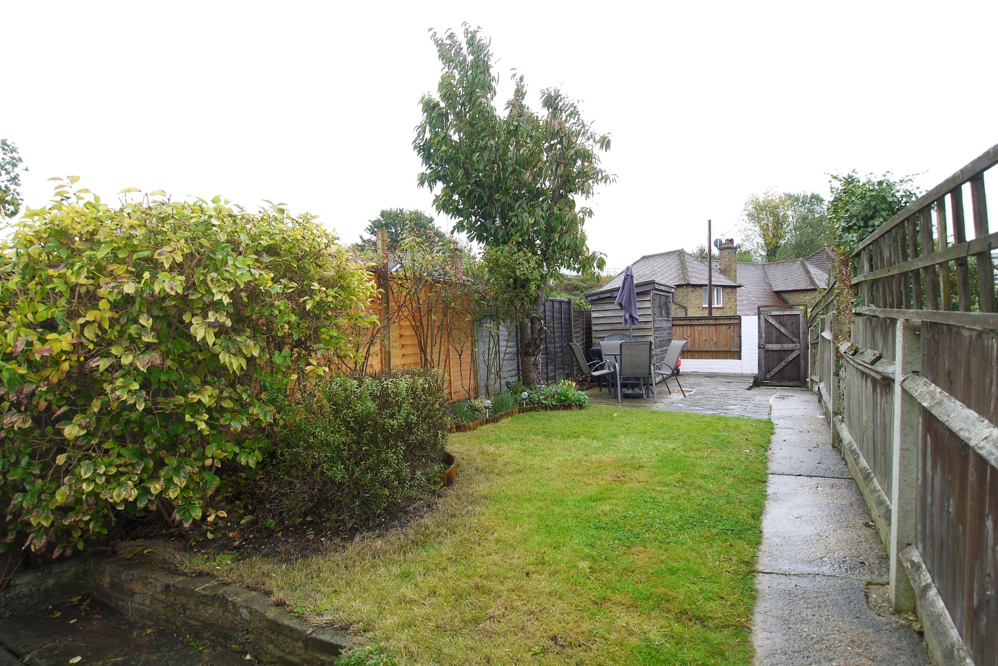 2 bedroom mid terraced house Sold in Sevenoaks - Photograph 11