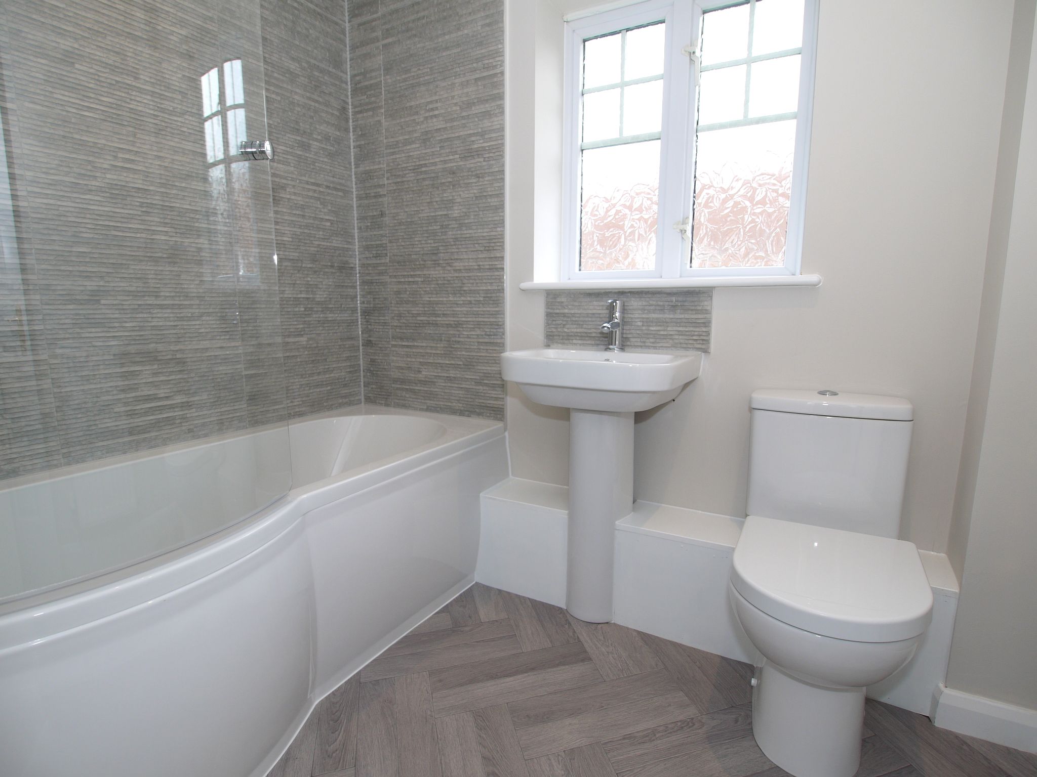 2 bedroom apartment Sold in Dunton Green - Photograph 6