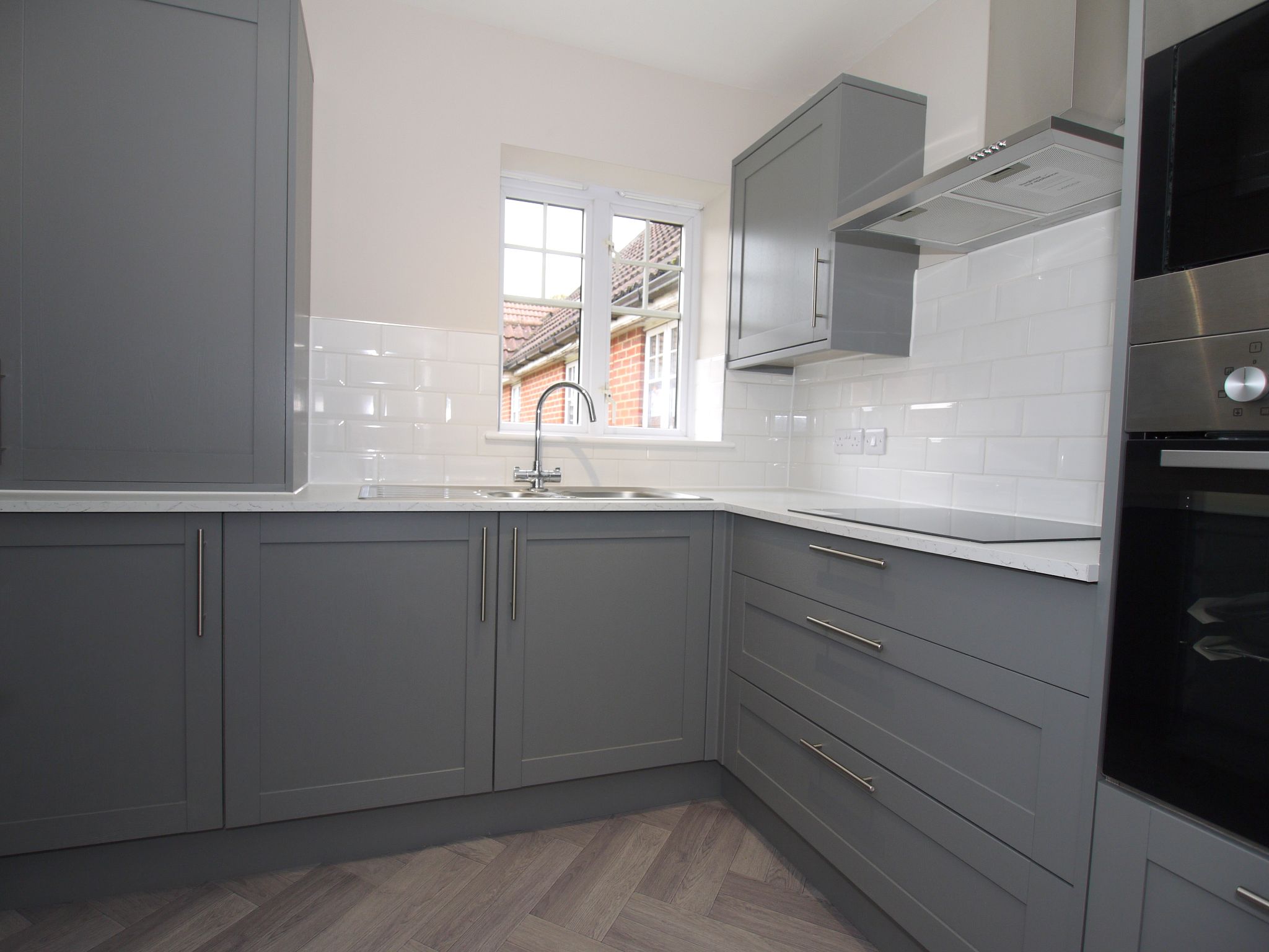 2 bedroom apartment Sold in Dunton Green - Photograph 2
