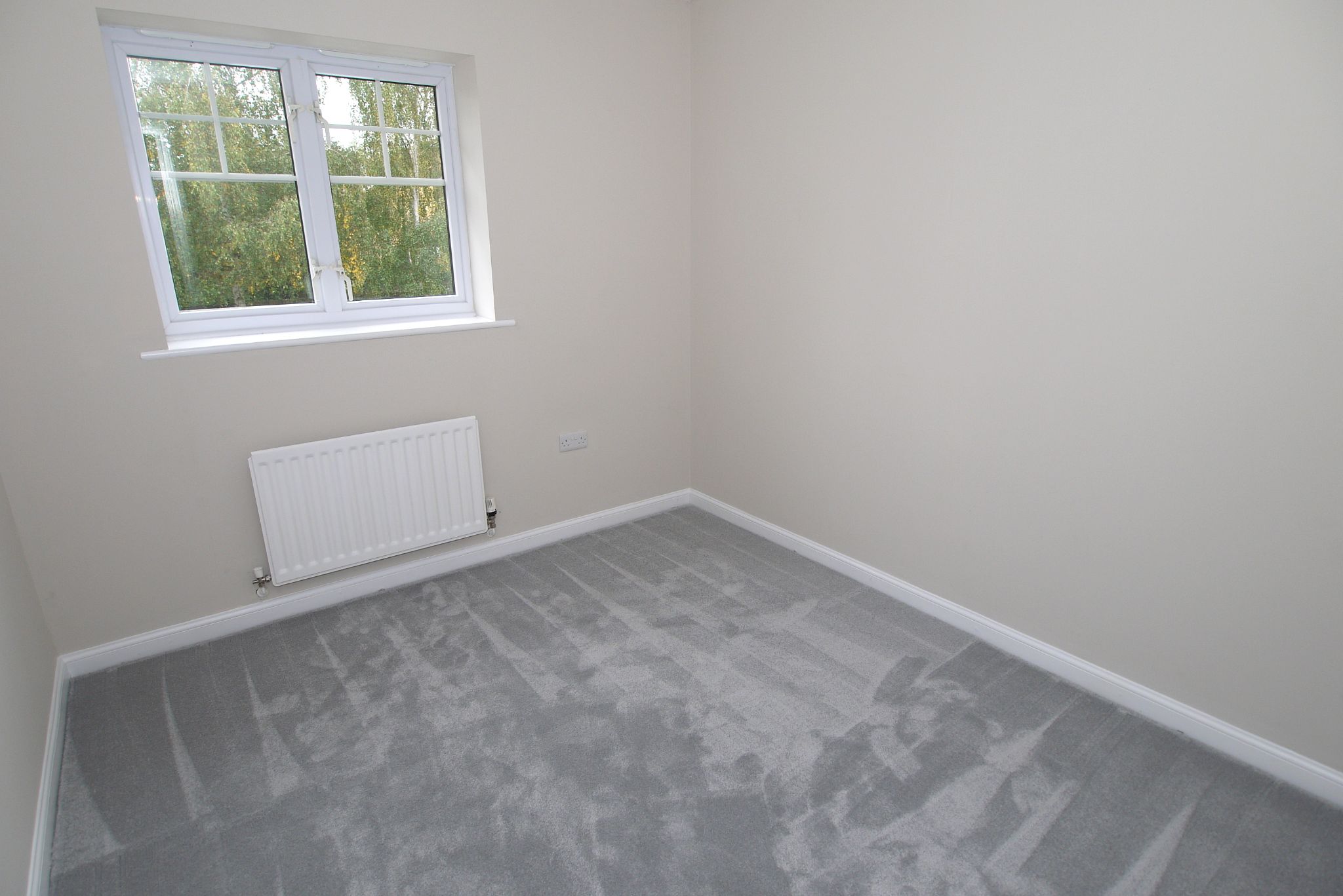 2 bedroom apartment Sold in Dunton Green - Photograph 4