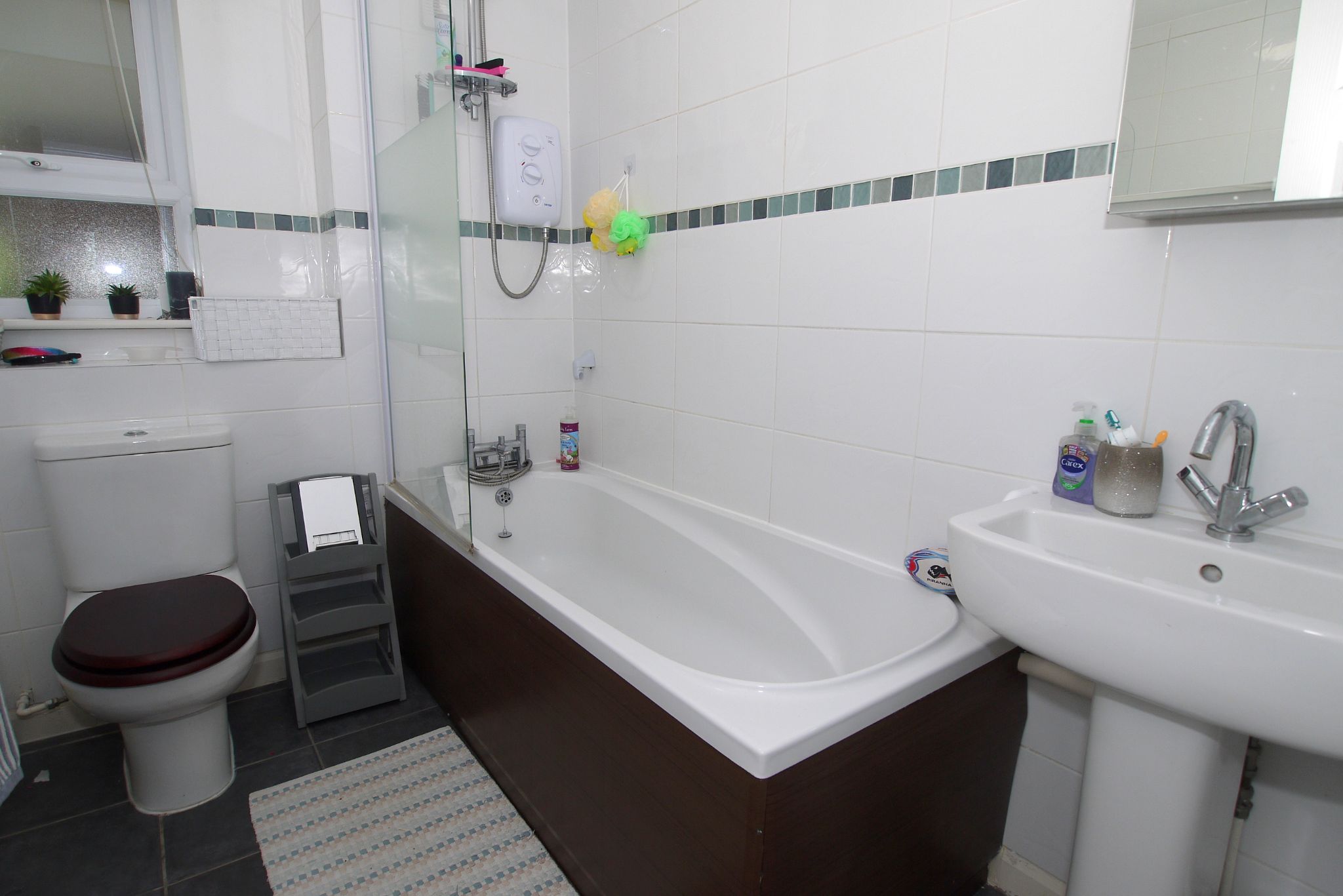 3 bedroom apartment Sold in Sevenoaks - Photograph 8