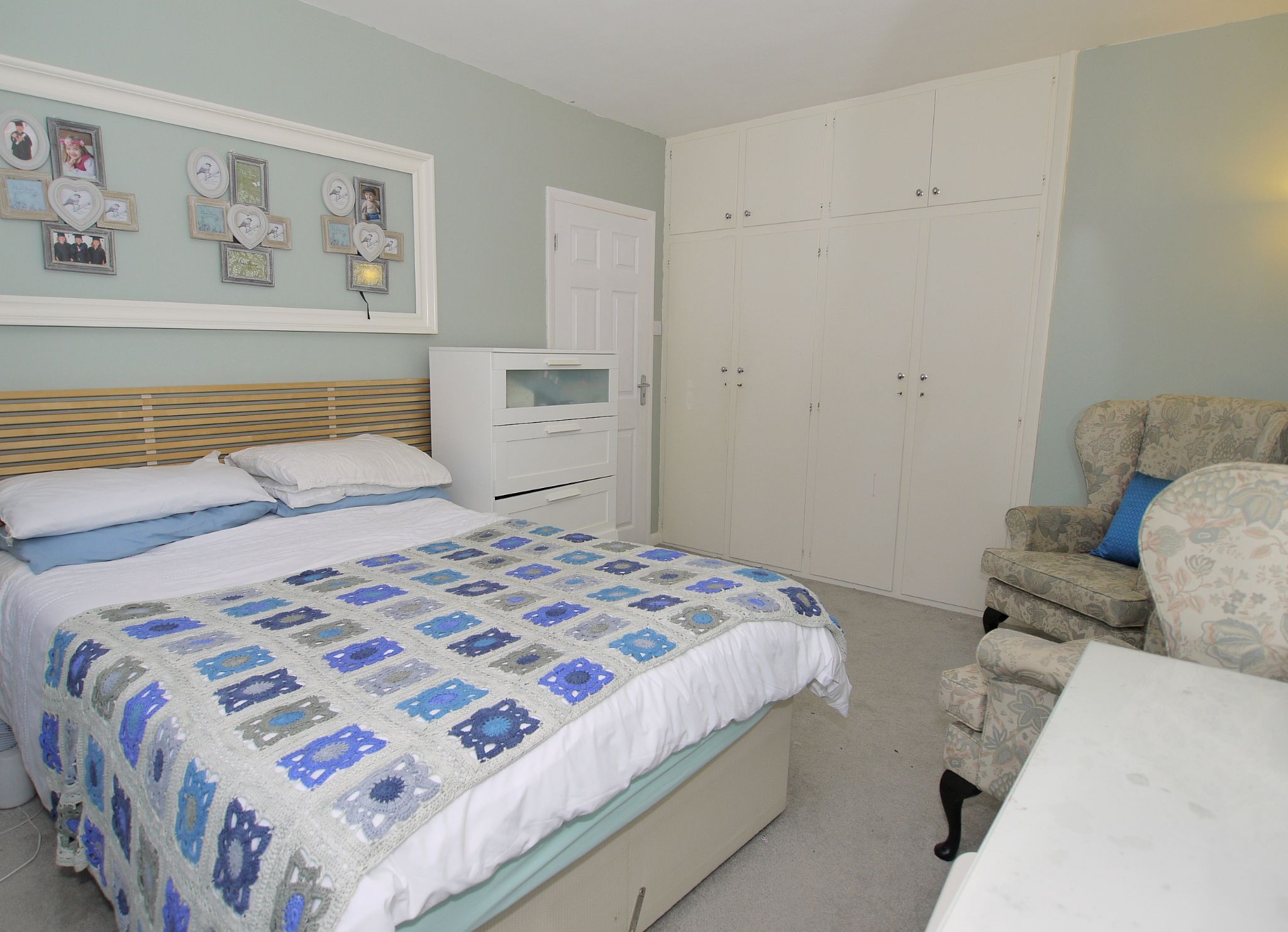3 bedroom apartment Sold in Sevenoaks - Photograph 5