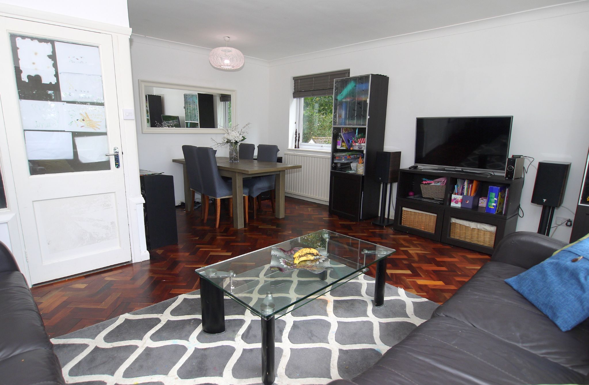 3 bedroom apartment Sold in Sevenoaks - Photograph 3