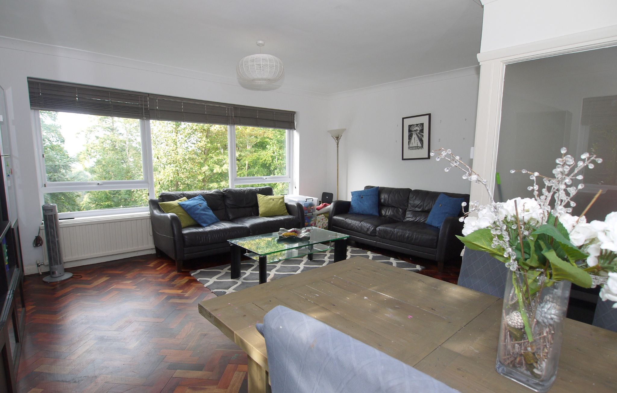 3 bedroom apartment Sold in Sevenoaks - Photograph 2