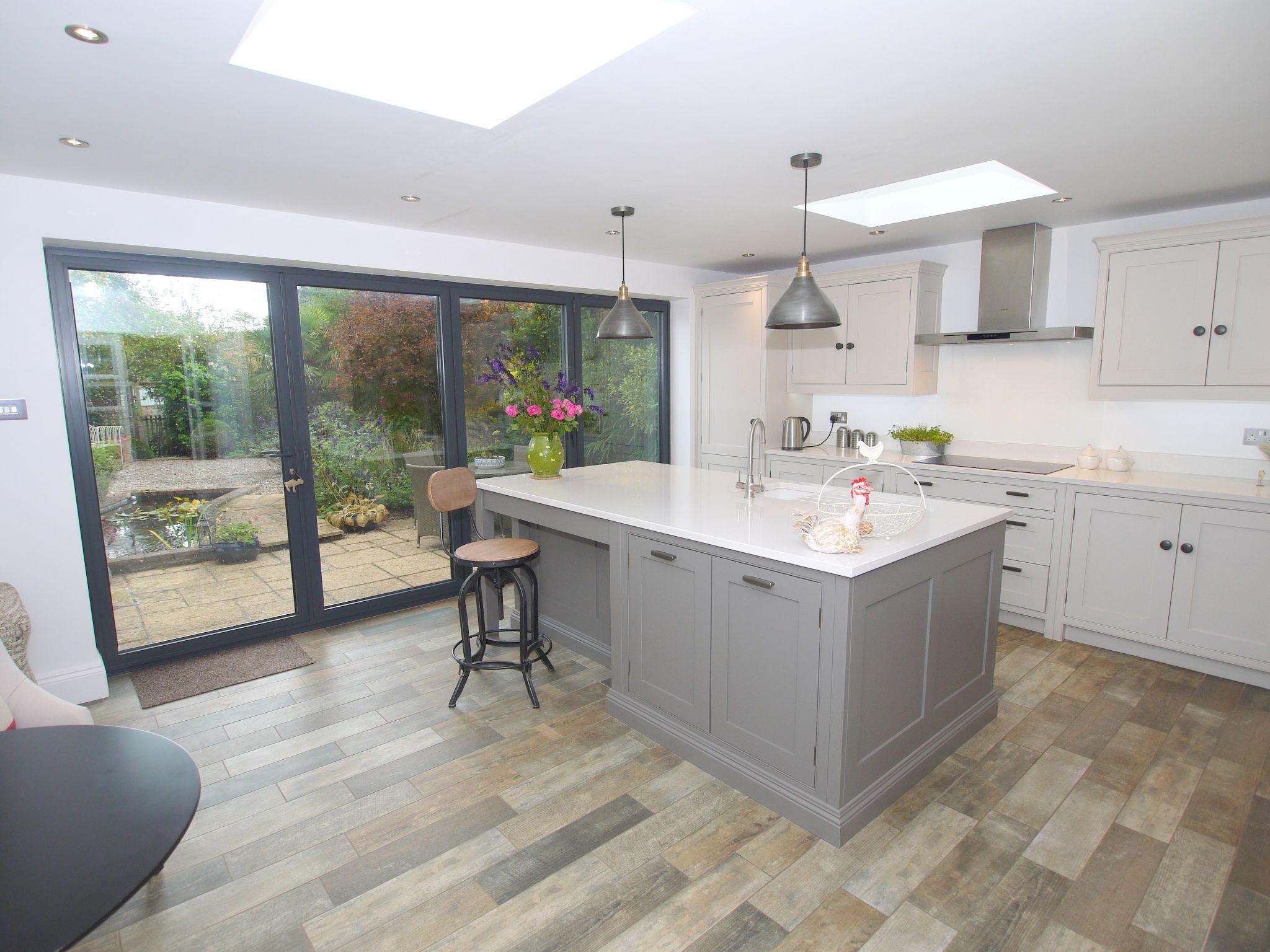 3 bedroom semi-detached house Sold in Sevenoaks - Photograph 2