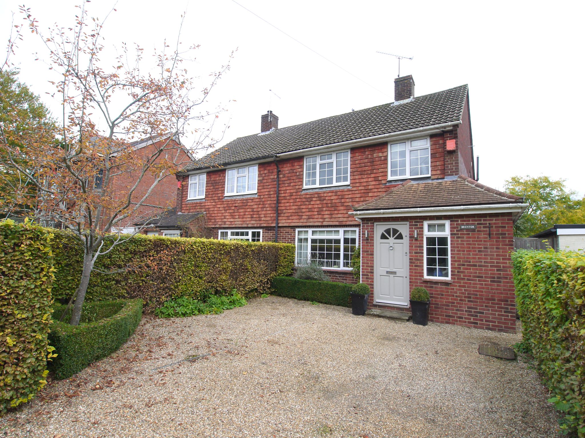3 bedroom semi-detached house Sold in Sevenoaks - Photograph 1