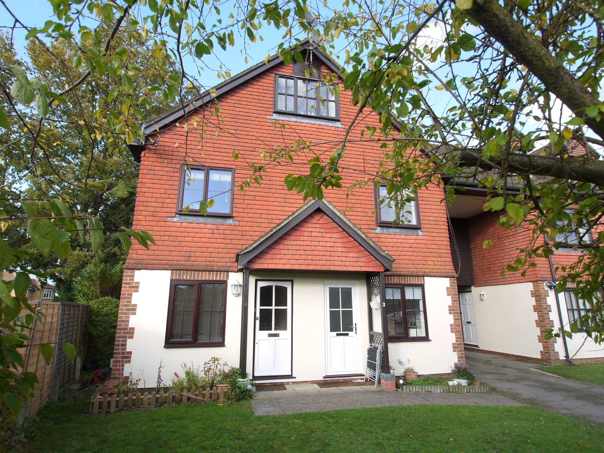 1 bedroom flat Sold in Sevenoaks - Photograph 1