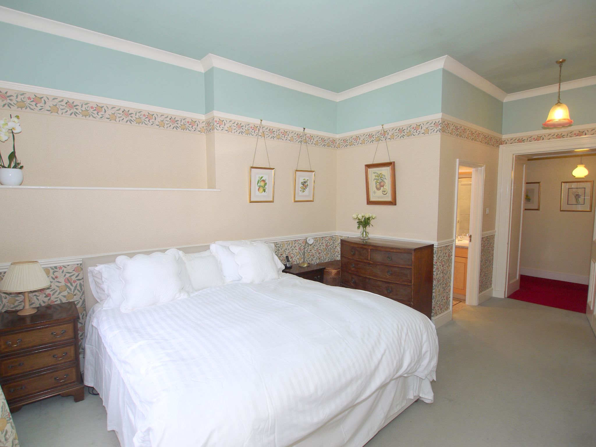 5 bedroom semi-detached house Sold in Sundridge - Photograph 10