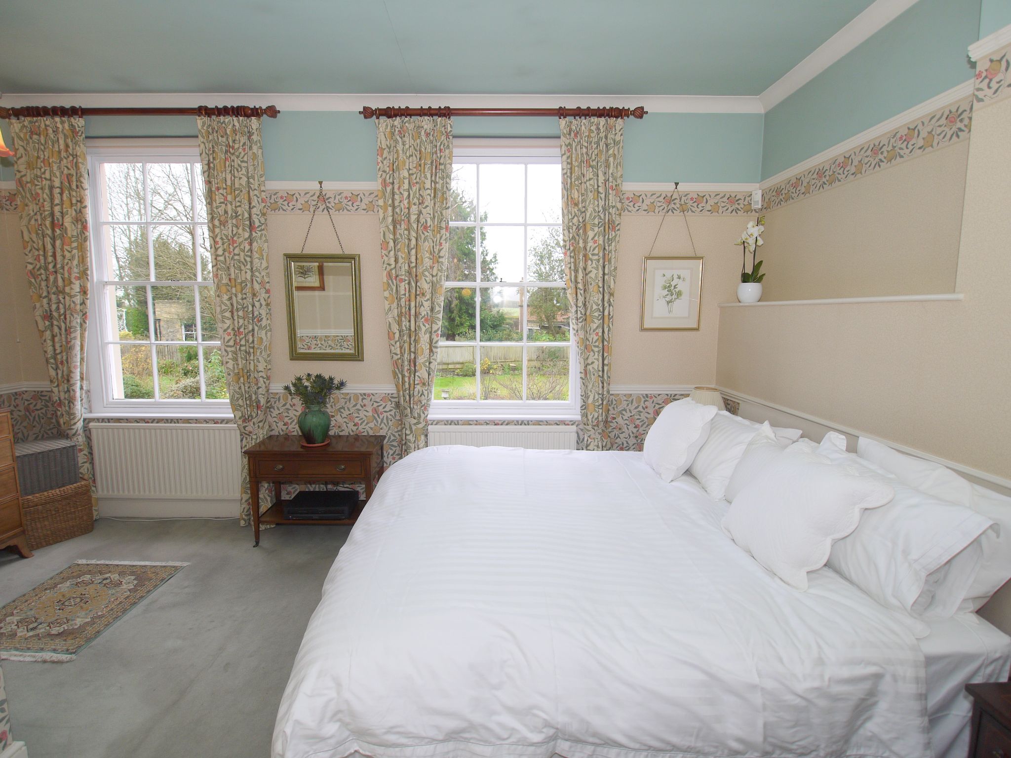 5 bedroom semi-detached house Sold in Sundridge - Photograph 9