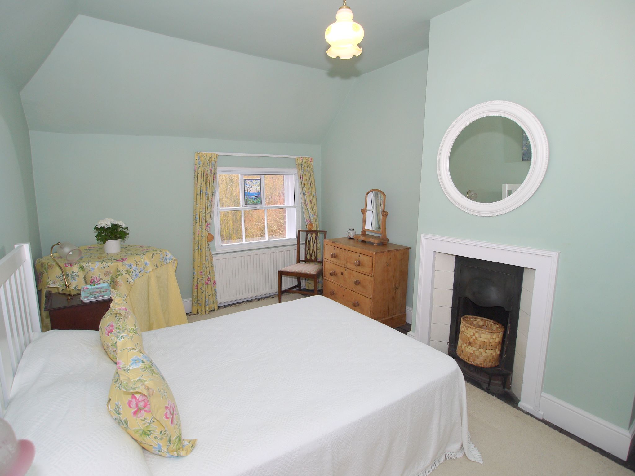 5 bedroom semi-detached house Sold in Sundridge - Photograph 13