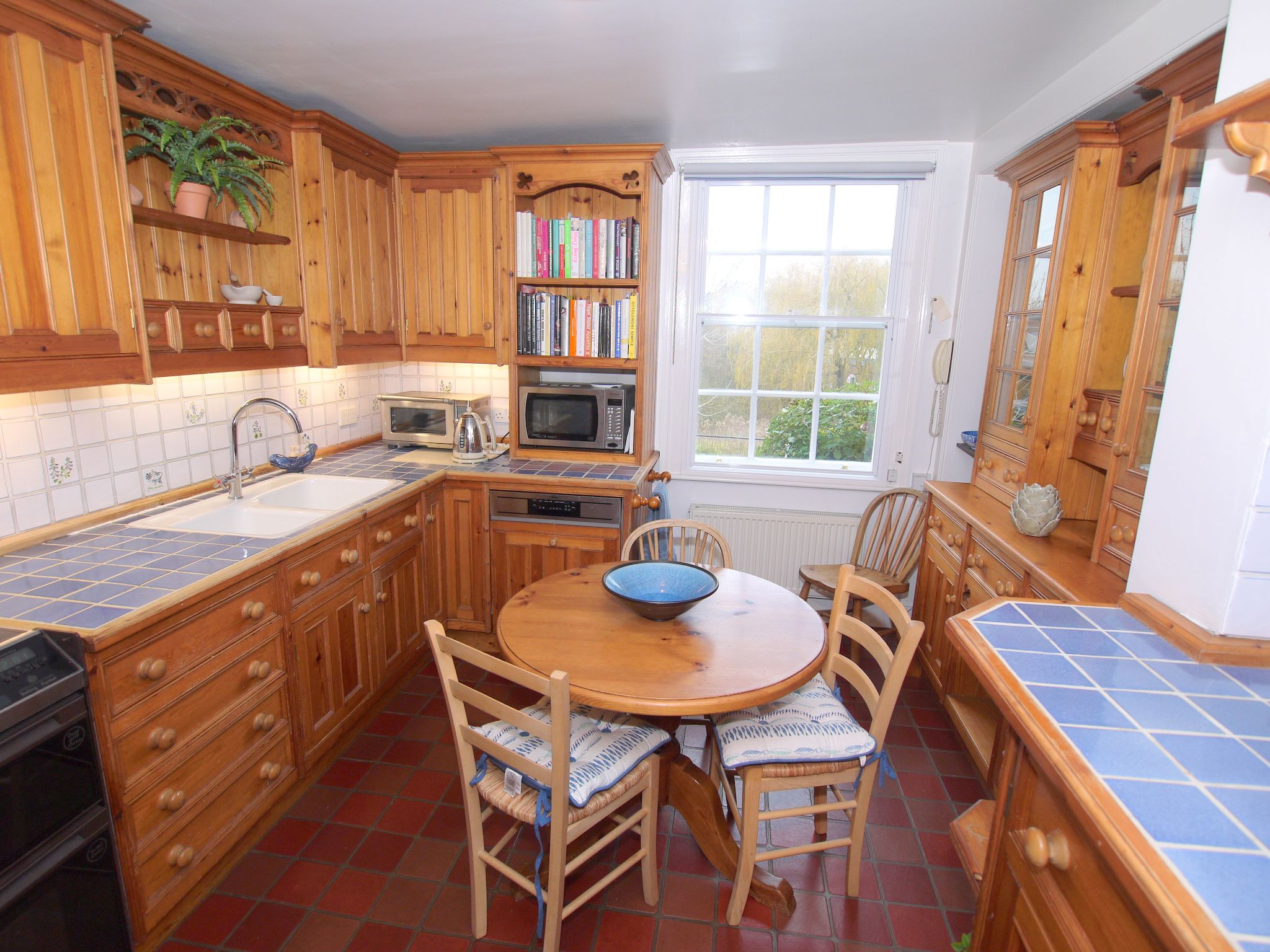 5 bedroom semi-detached house Sold in Sundridge - Photograph 8