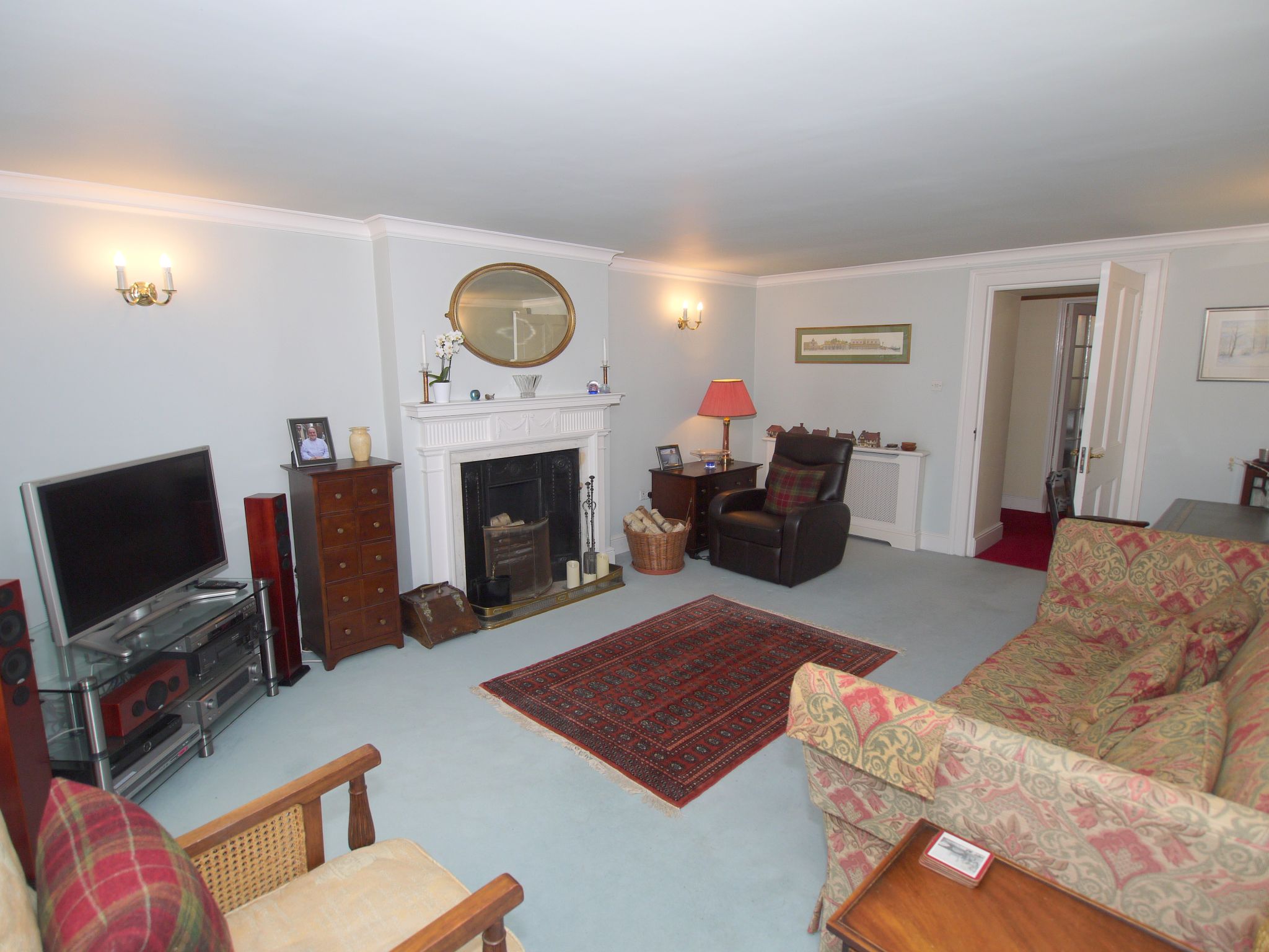 5 bedroom semi-detached house Sold in Sundridge - Photograph 6