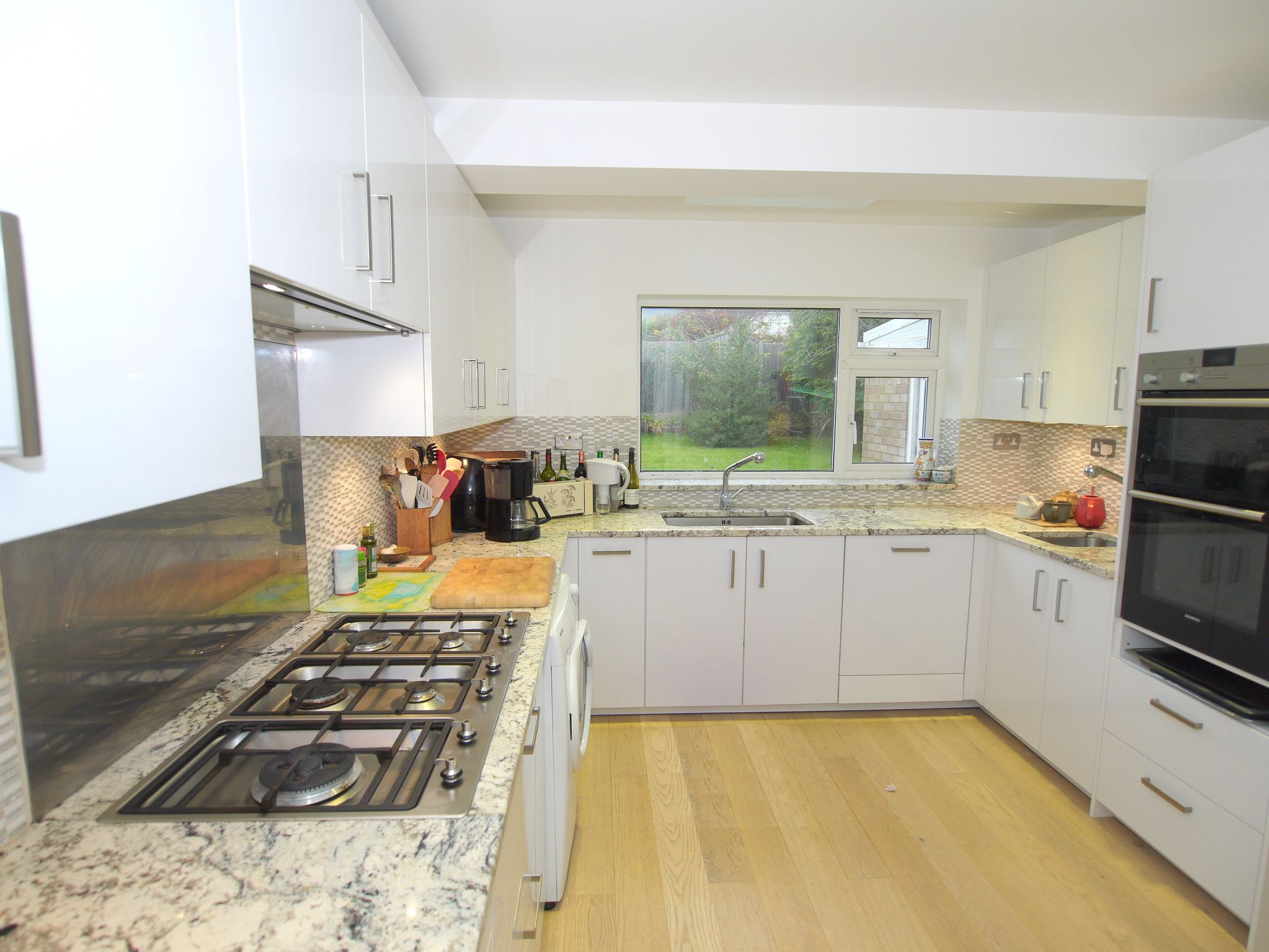 4 bedroom detached house Sold in Sevenoaks - Photograph 4