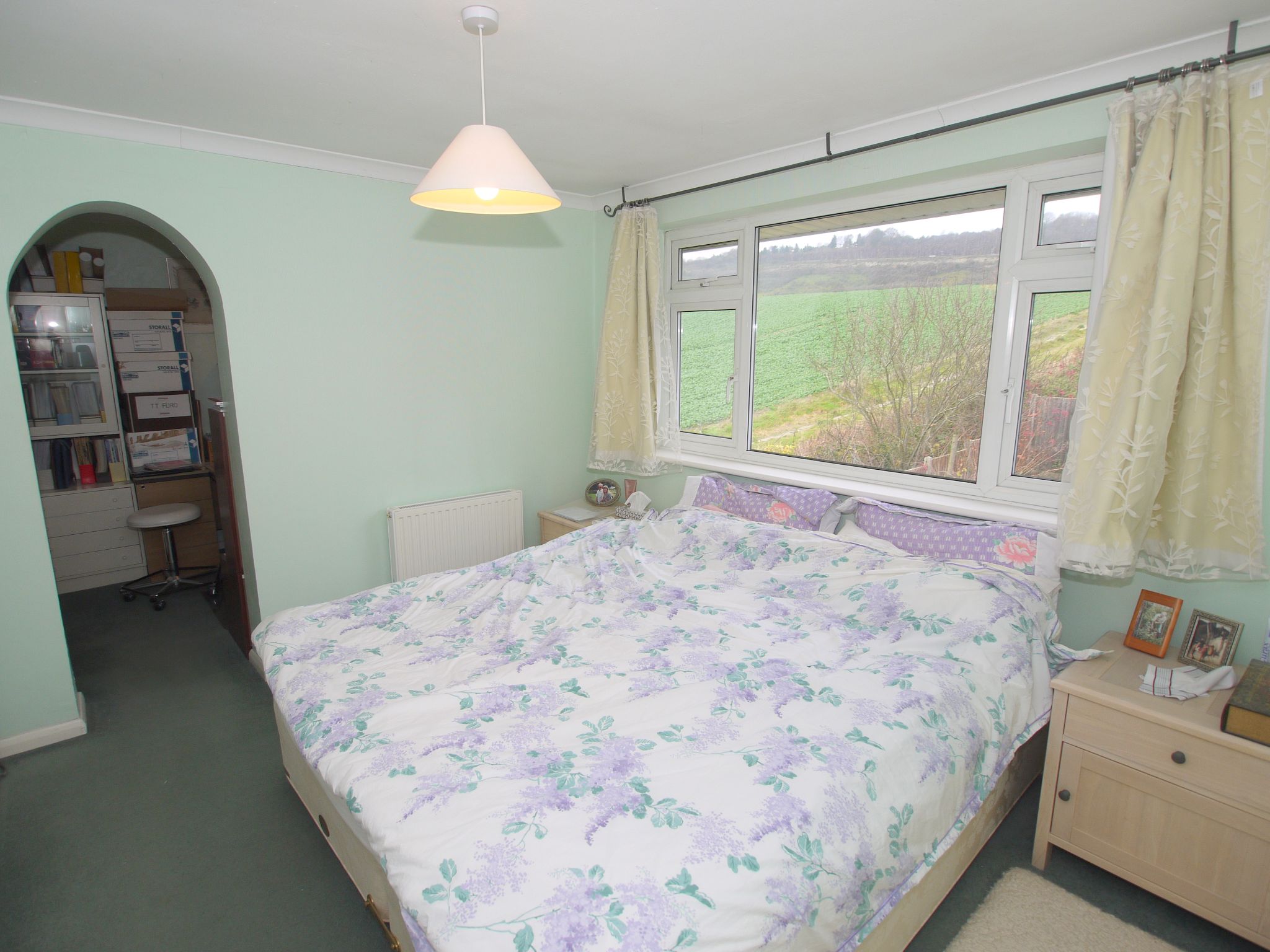 4 bedroom detached house Sold in Sevenoaks - Photograph 7