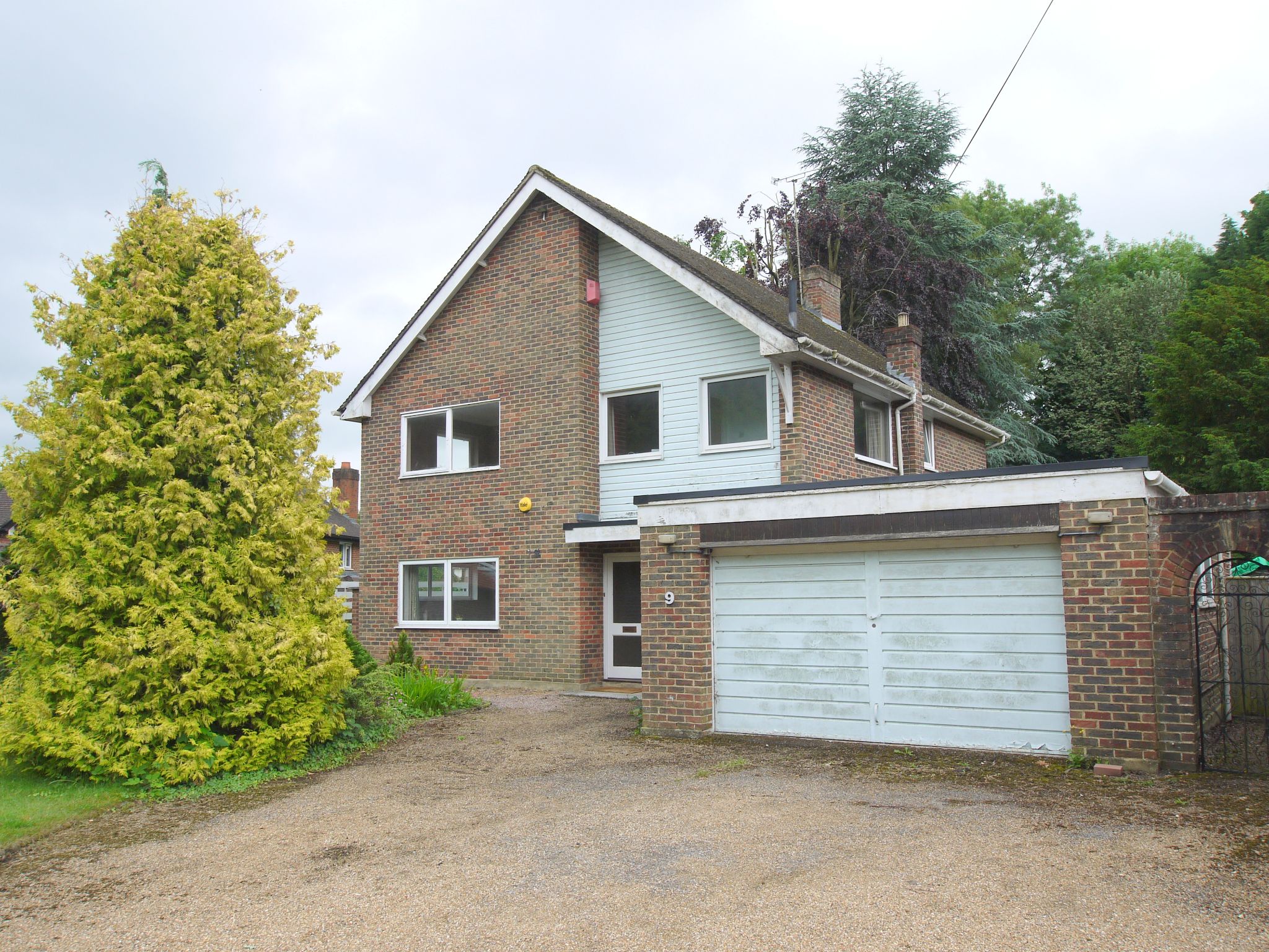 4 bedroom detached house Sold in Sevenoaks - Photograph 1