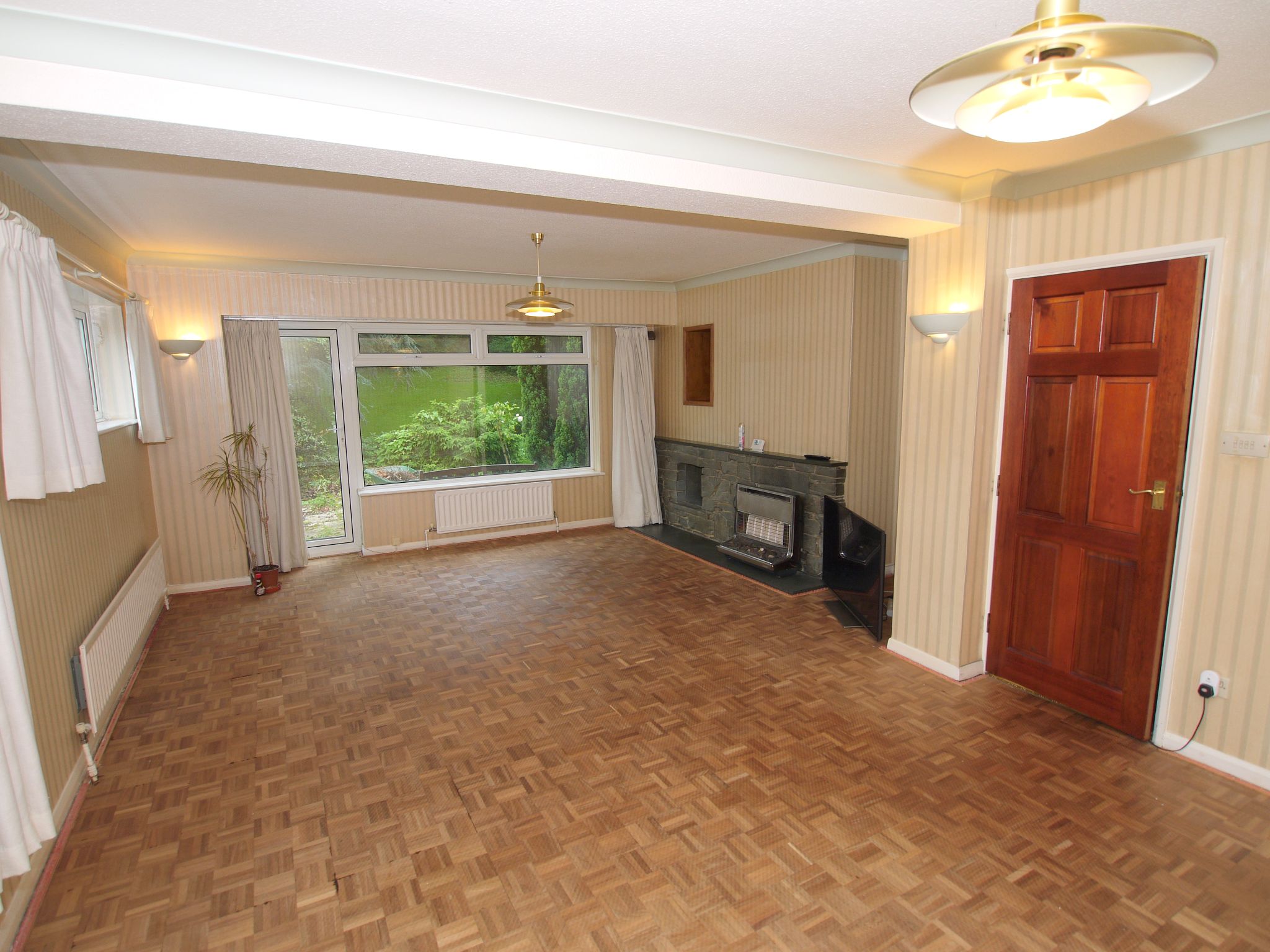 4 bedroom detached house Sold in Sevenoaks - Photograph 3