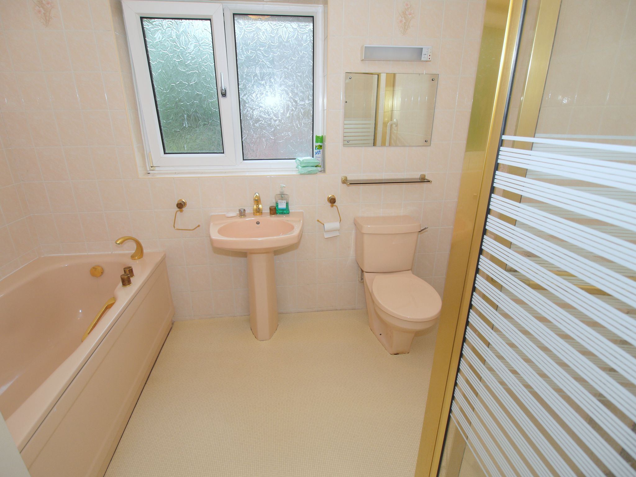 4 bedroom detached house Sold in Sevenoaks - Photograph 8