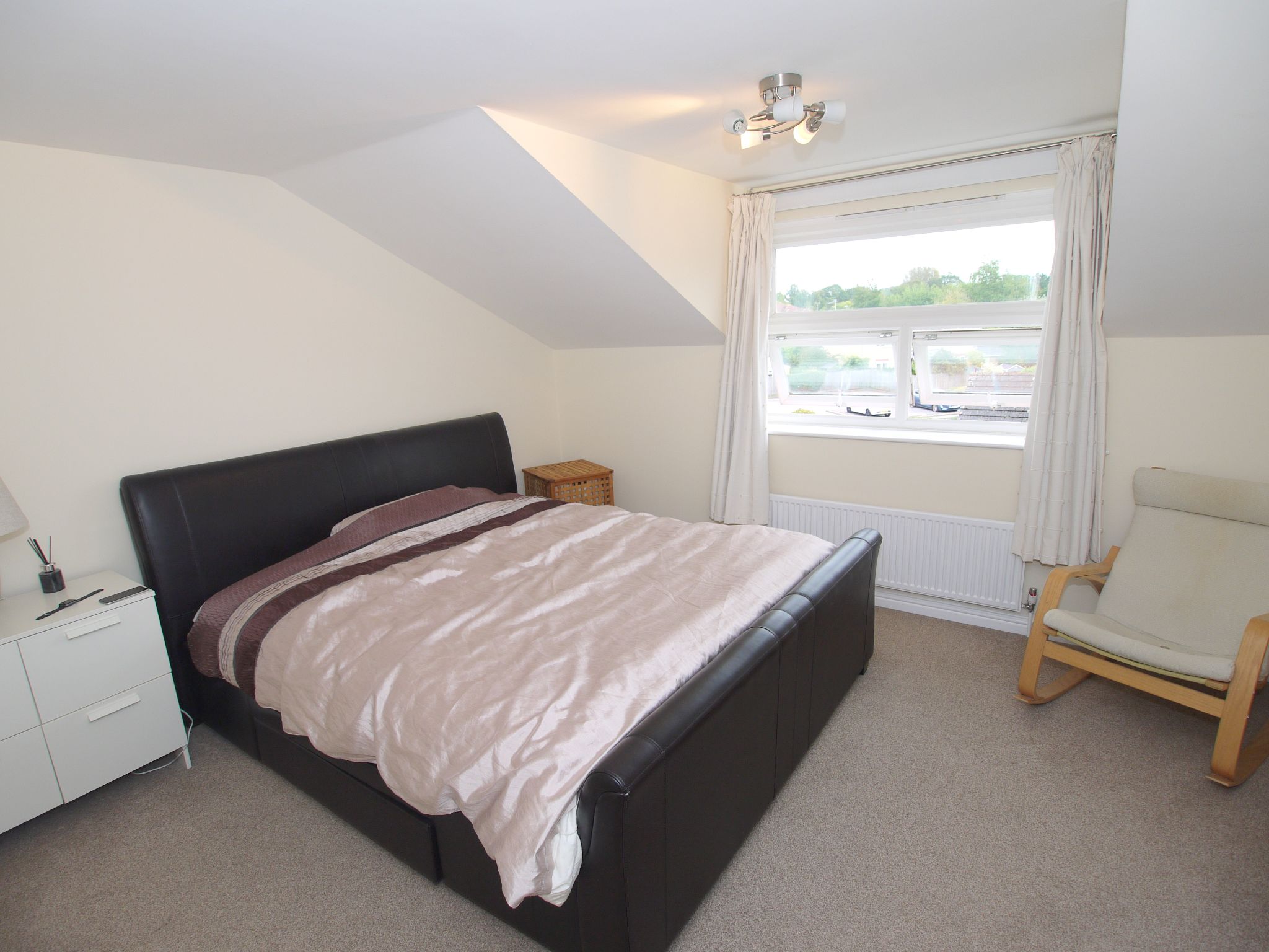 4 bedroom end terraced house Sold in Sevenoaks - Photograph 5