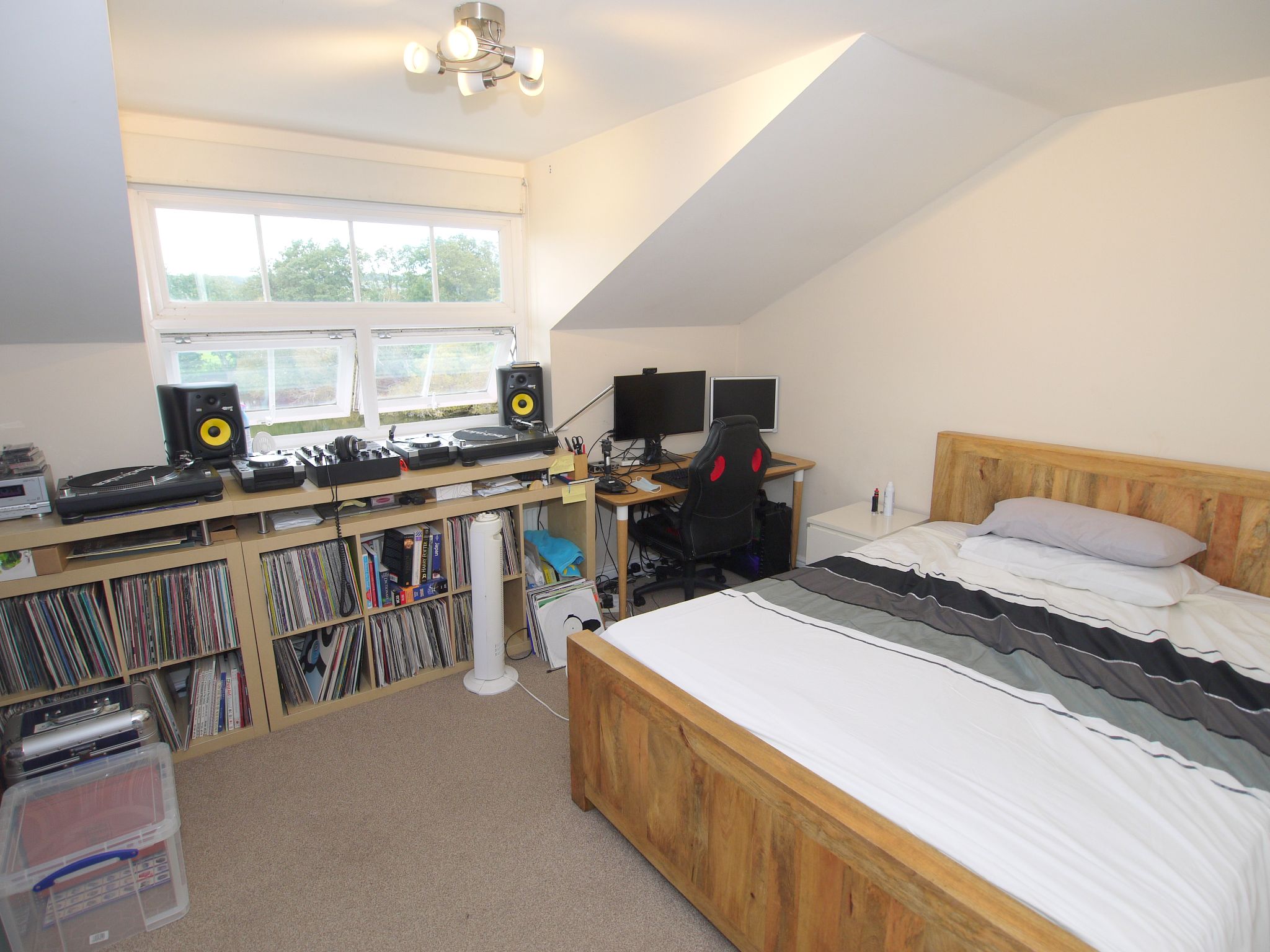 4 bedroom end terraced house Sold in Sevenoaks - Photograph 6