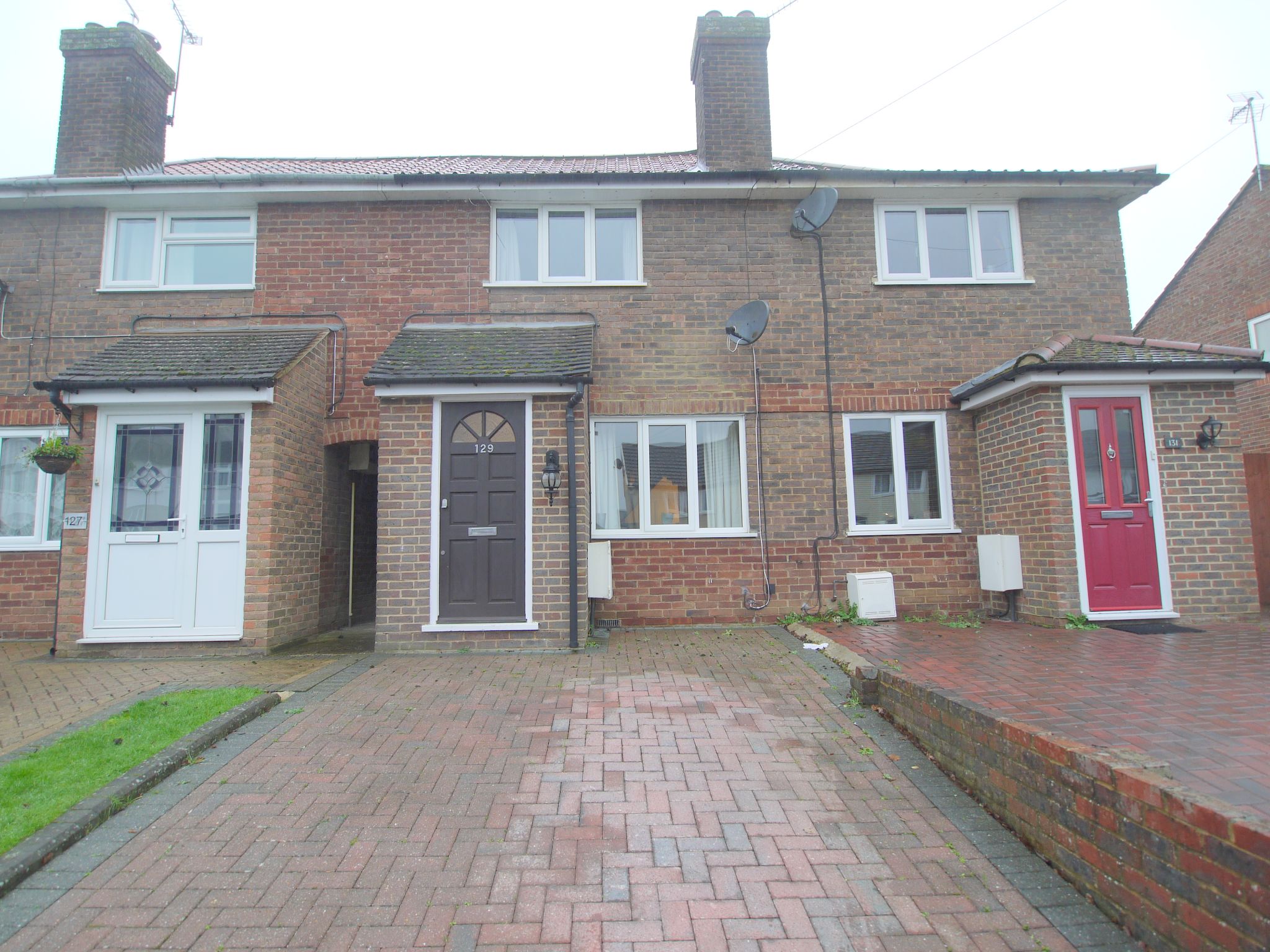 2 bedroom mid terraced house Sold in Sevenoaks - Photograph 1