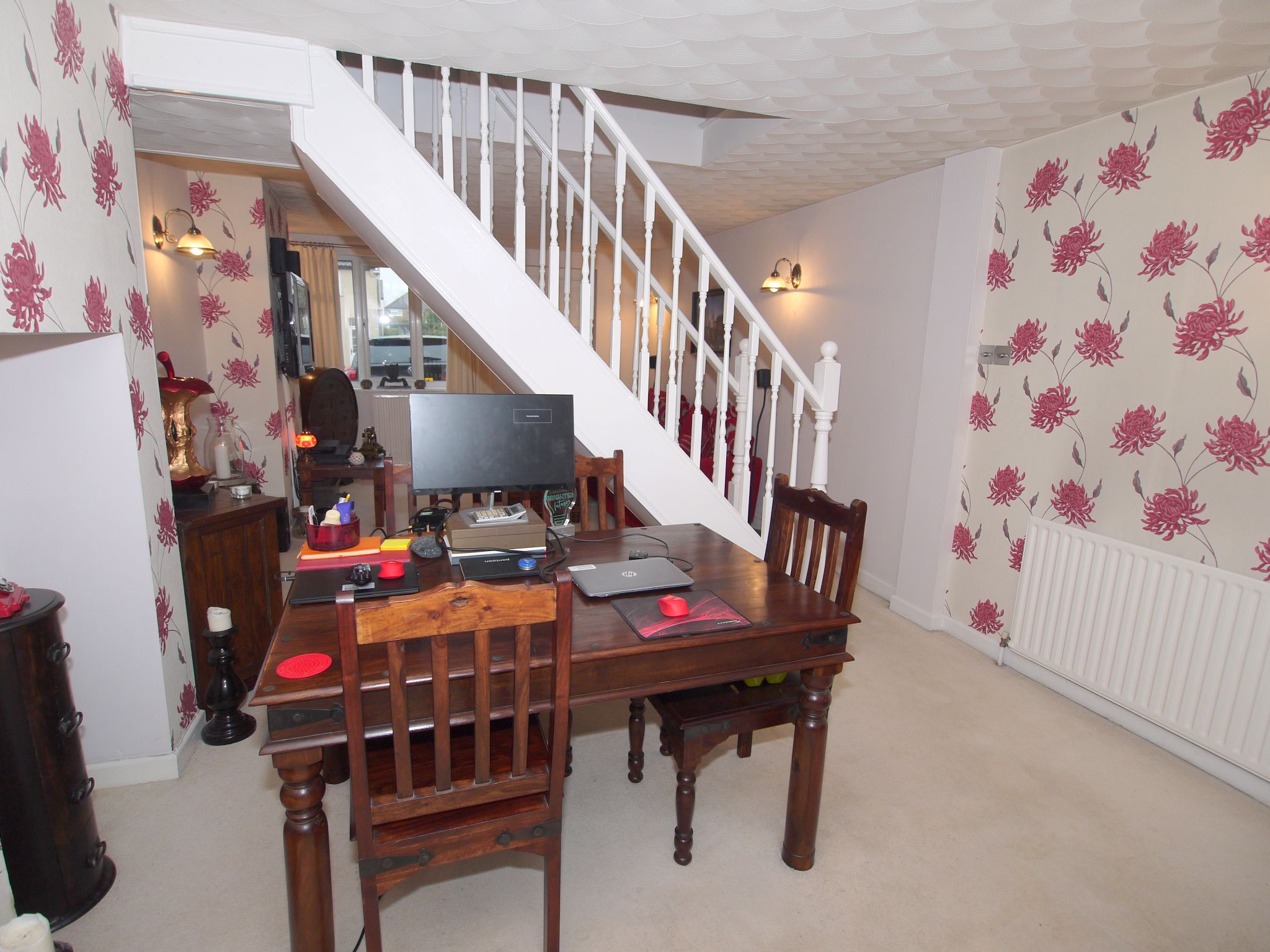 2 bedroom mid terraced house Sold in Sevenoaks - Photograph 3