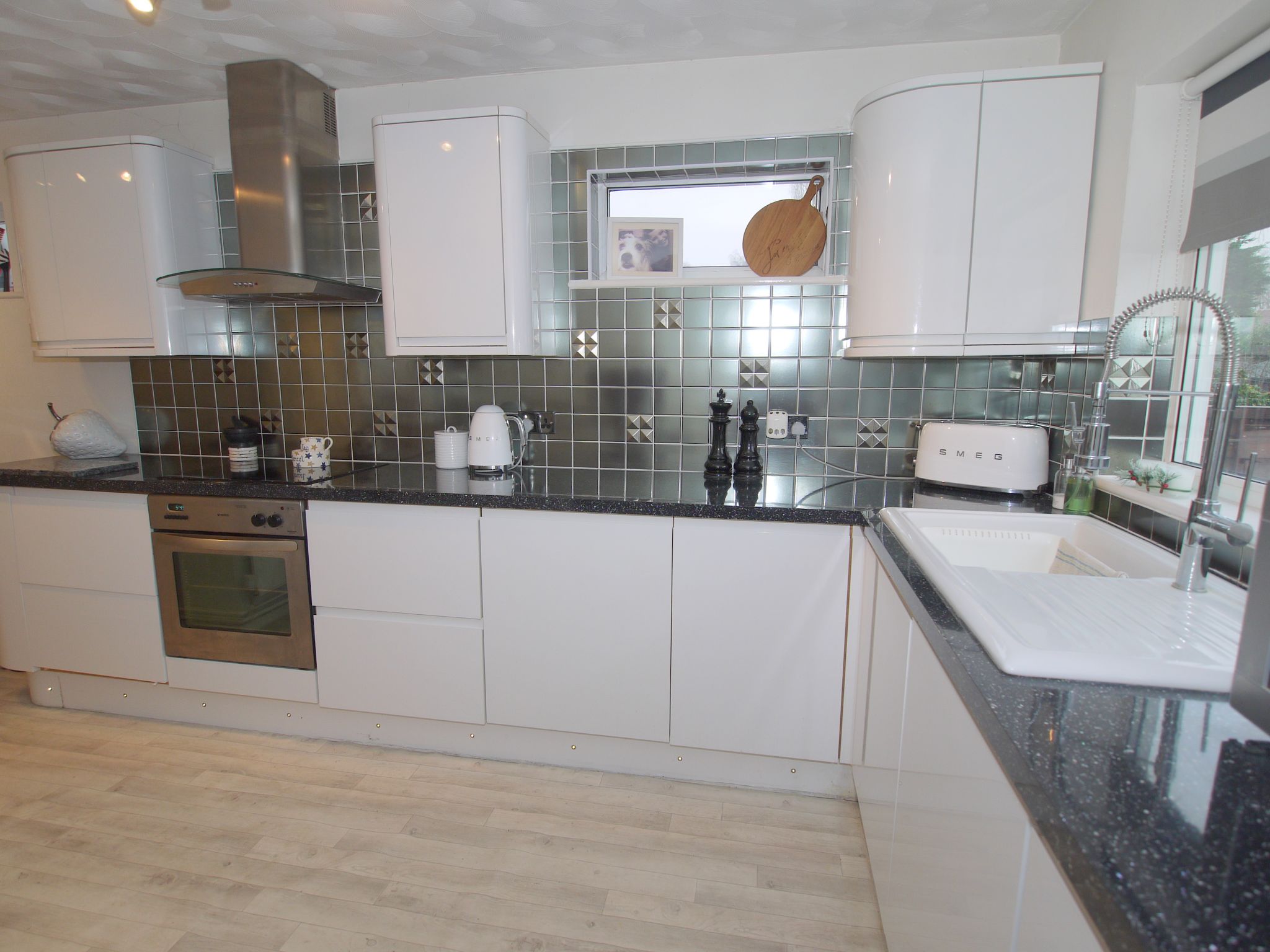 2 bedroom mid terraced house Sold in Sevenoaks - Photograph 5