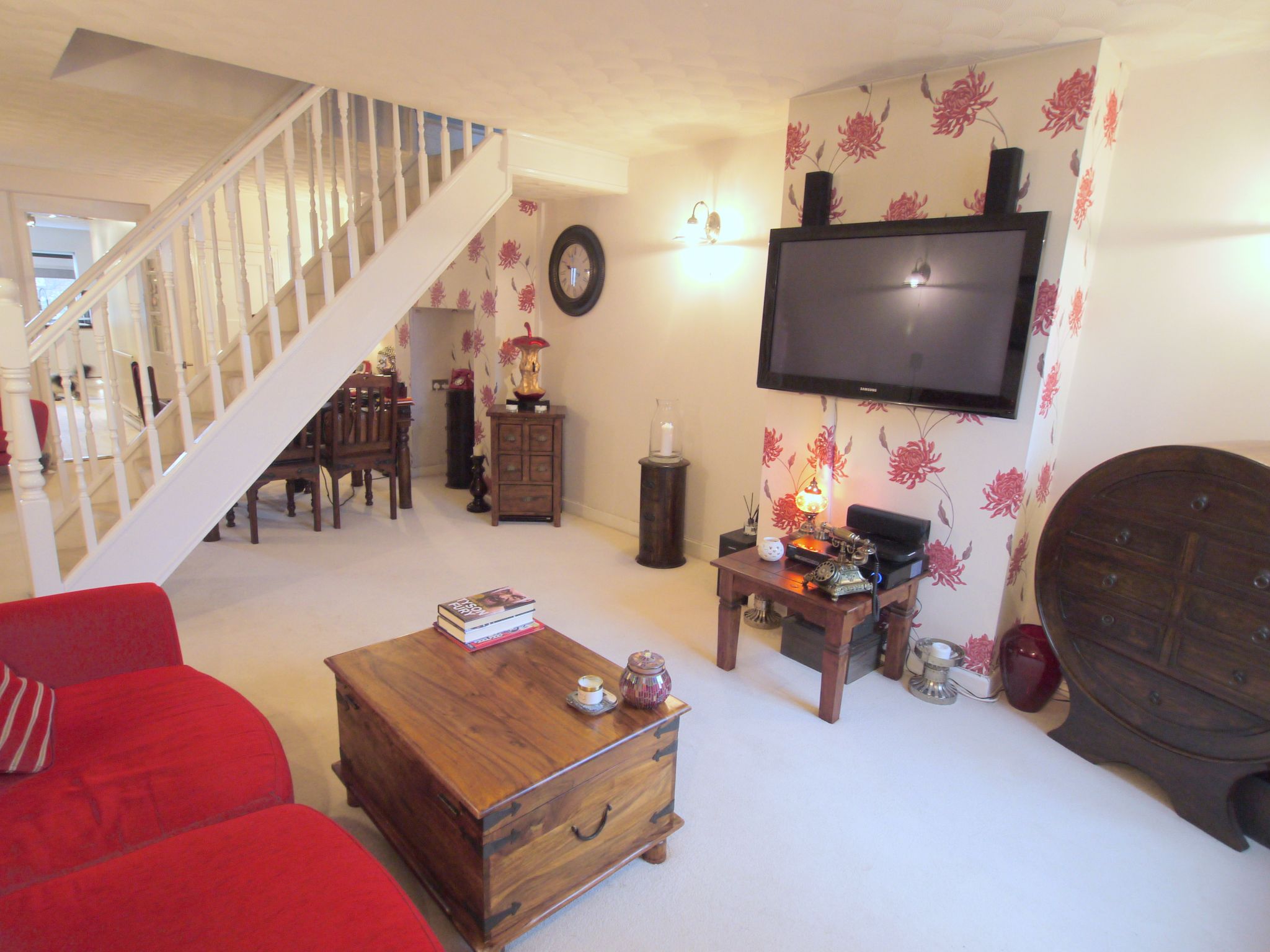 2 bedroom mid terraced house Sold in Sevenoaks - Photograph 2