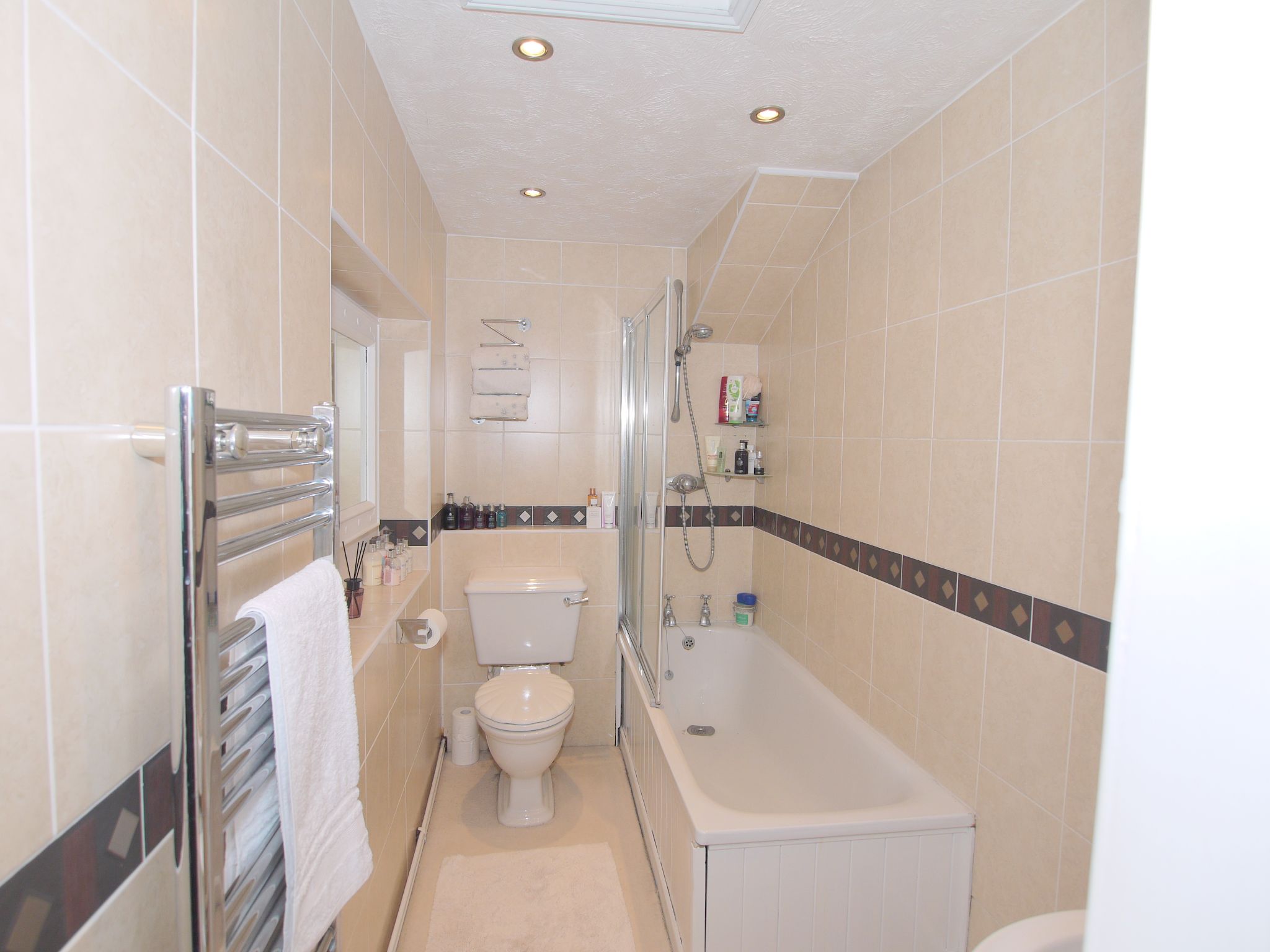 2 bedroom mid terraced house Sold in Sevenoaks - Photograph 9