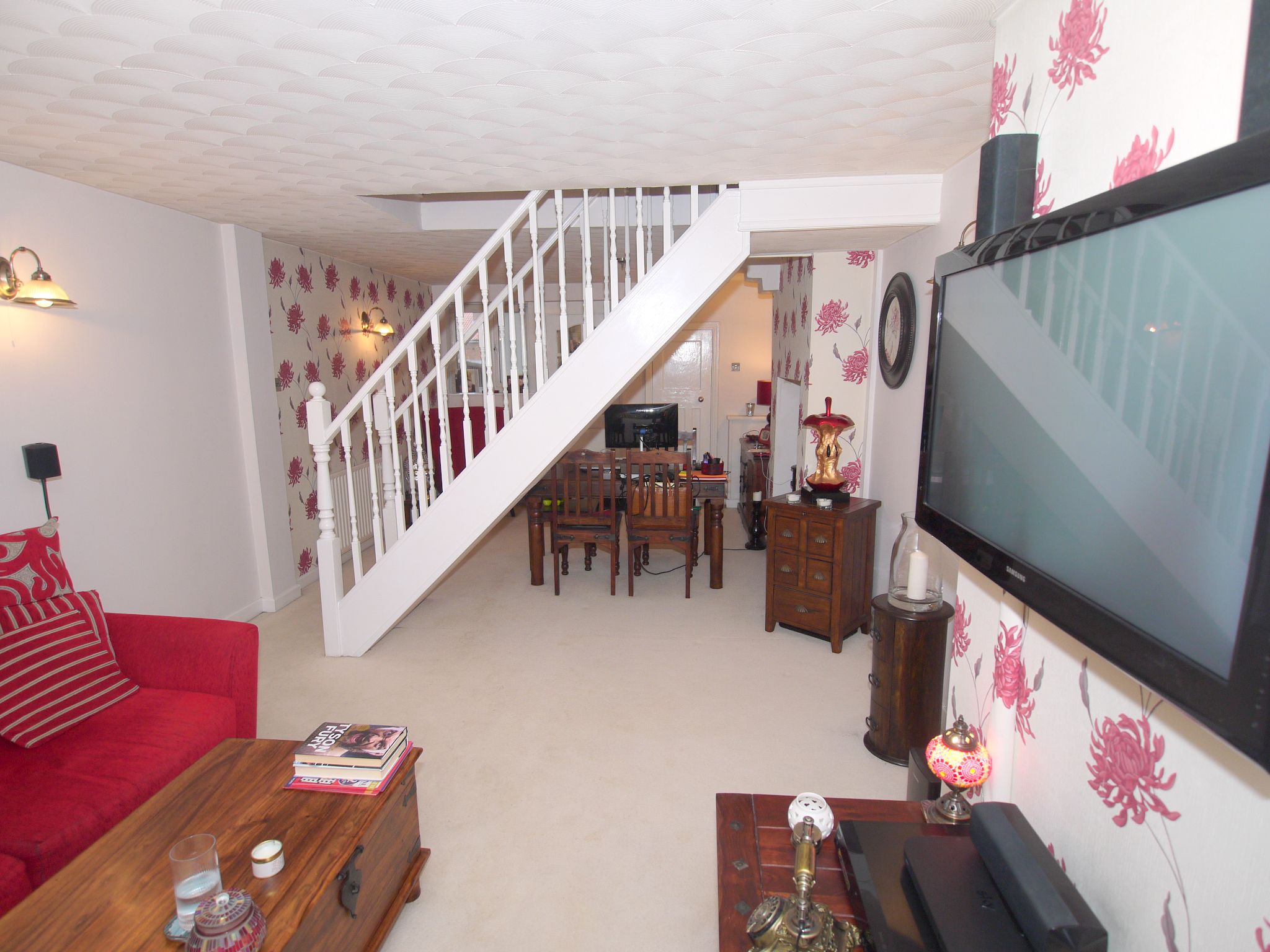 2 bedroom mid terraced house Sold in Sevenoaks - Photograph 4