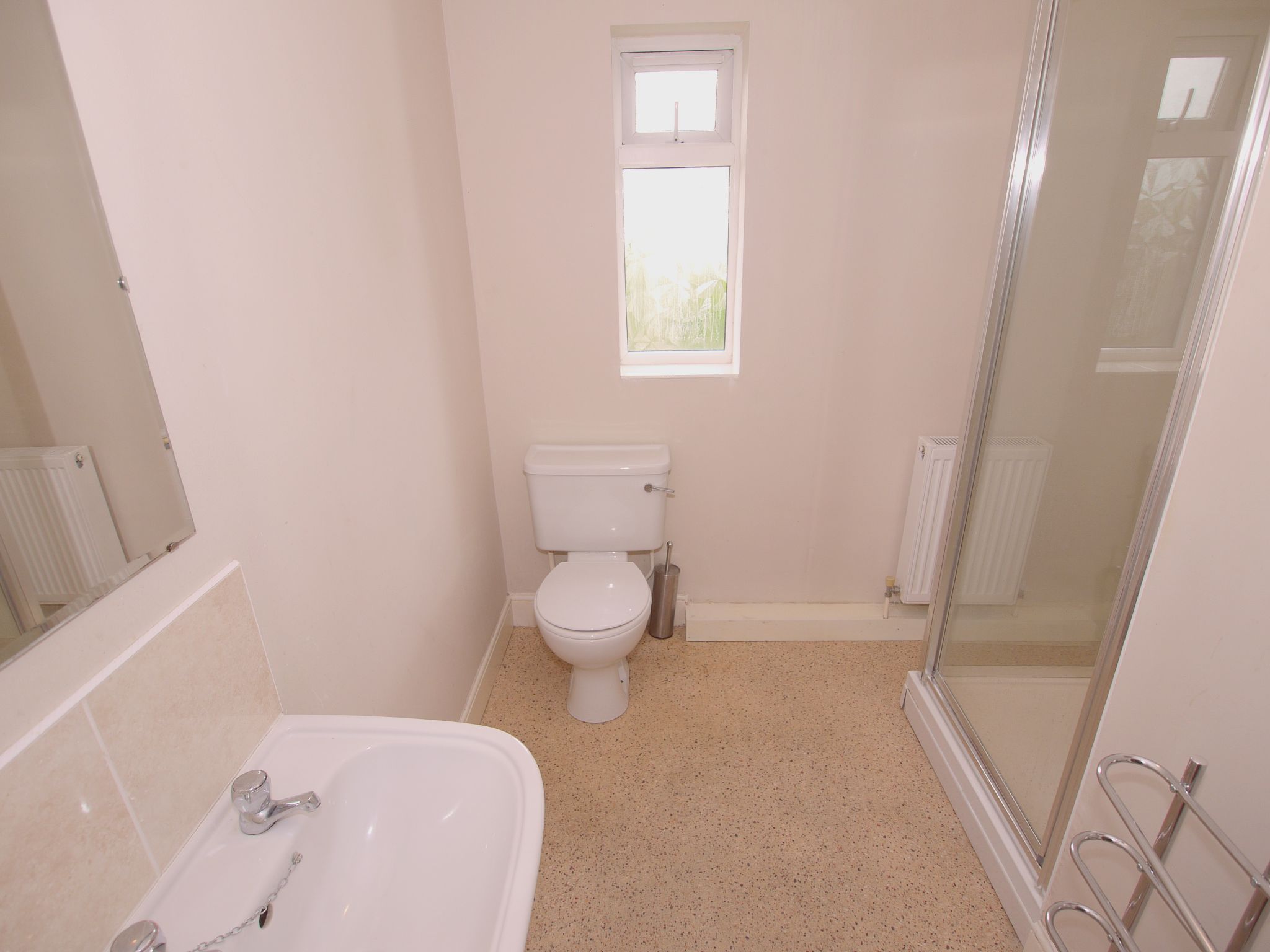 2 bedroom apartment Sold in Sevenoaks - Photograph 6