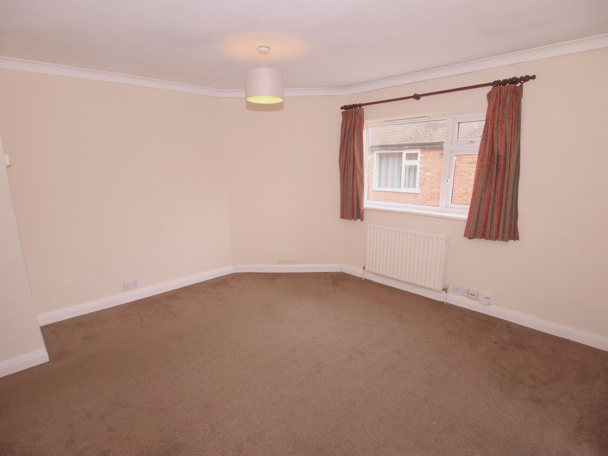 2 bedroom apartment Sold in Sevenoaks - Photograph 3
