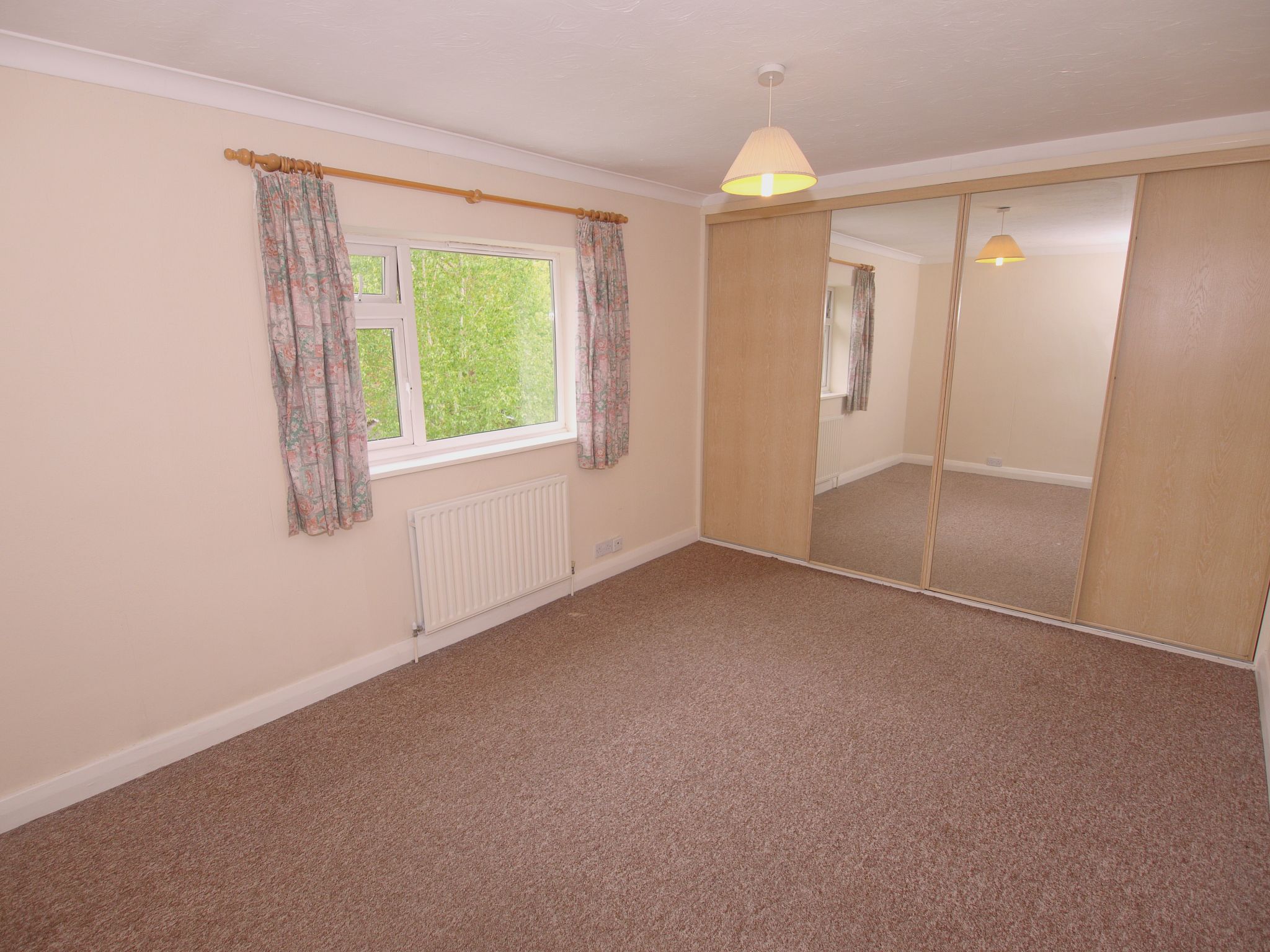 2 bedroom apartment Sold in Sevenoaks - Photograph 4