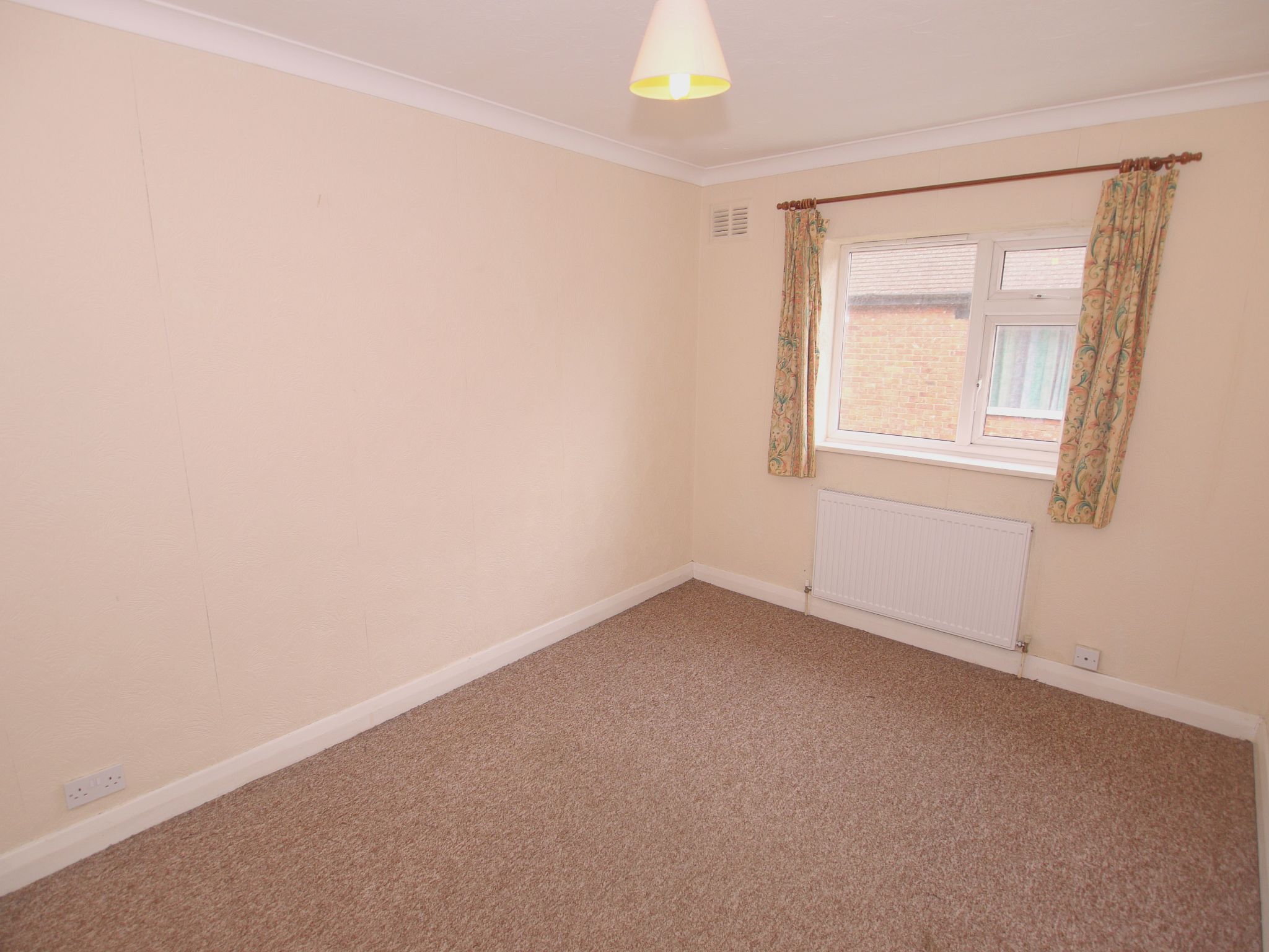 2 bedroom apartment Sold in Sevenoaks - Photograph 5