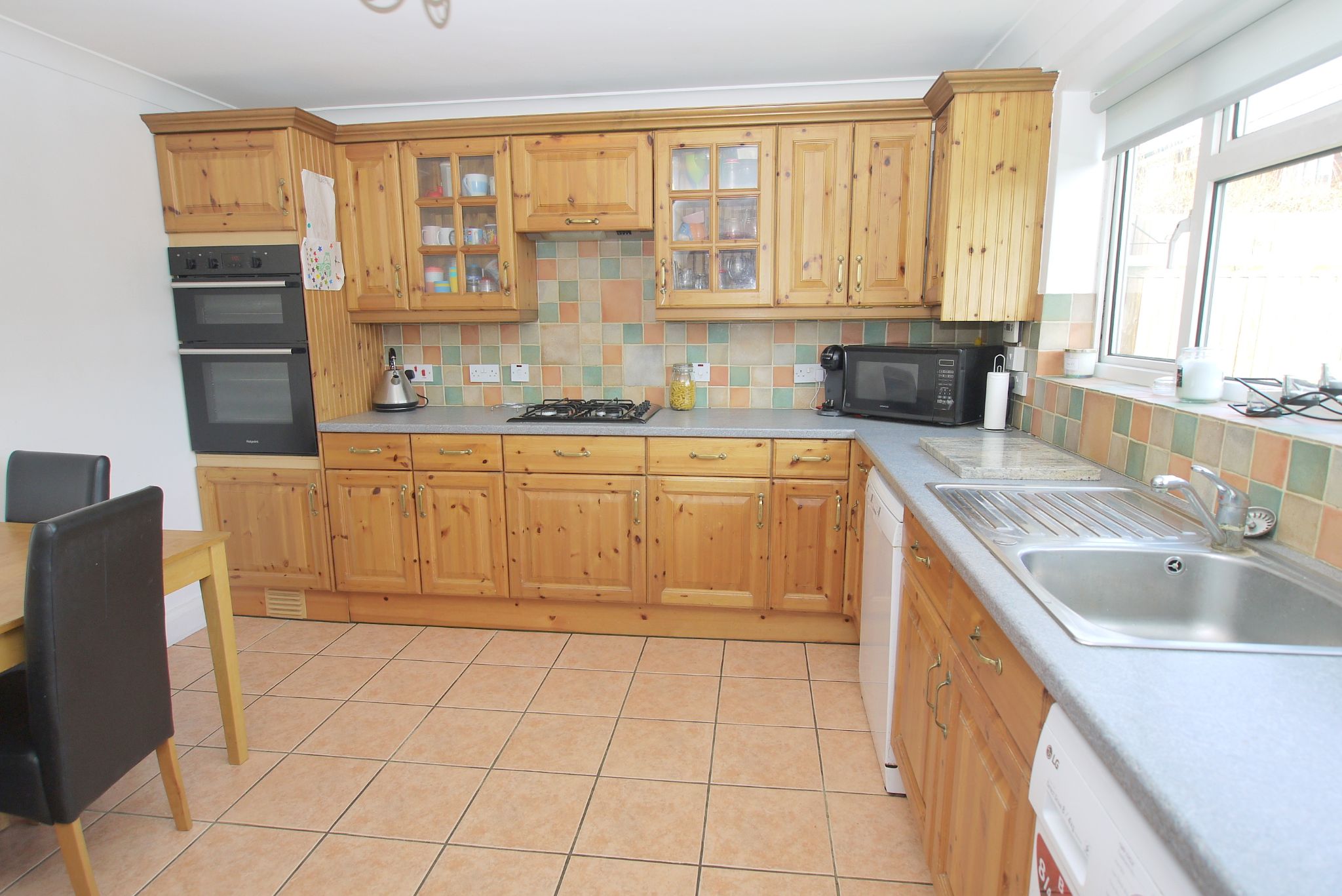 3 bedroom mid terraced house Sold in Sevenoaks - Photograph 2