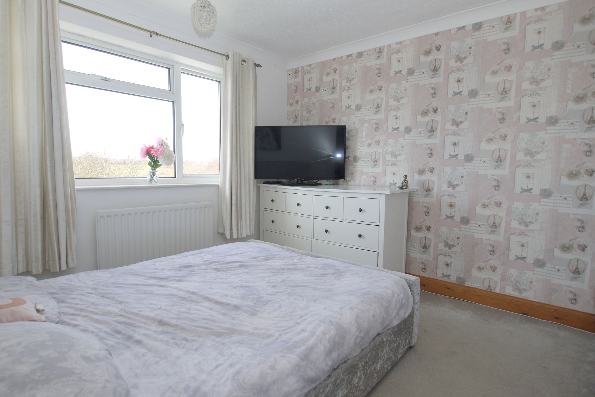 3 bedroom mid terraced house Sold in Sevenoaks - Photograph 4