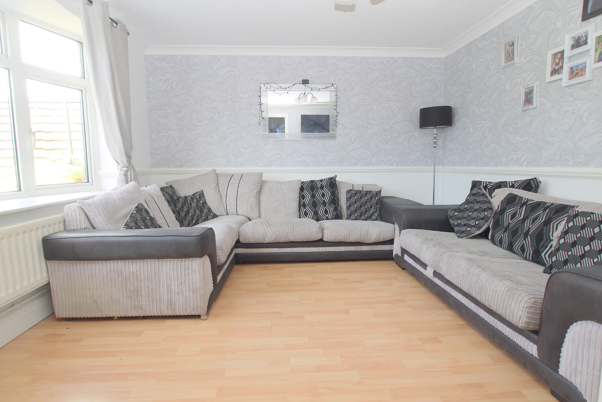 3 bedroom mid terraced house Sold in Sevenoaks - Photograph 3