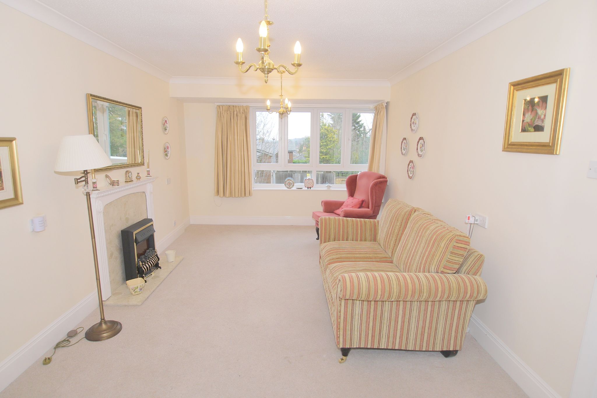 2 bedroom apartment Sold in Sevenoaks - Photograph 3