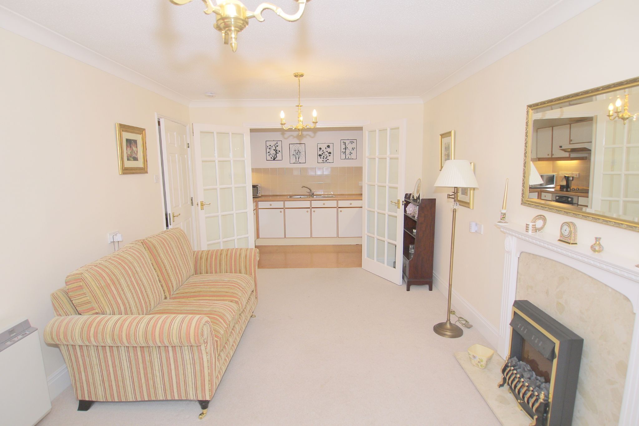 2 bedroom apartment Sold in Sevenoaks - Photograph 2