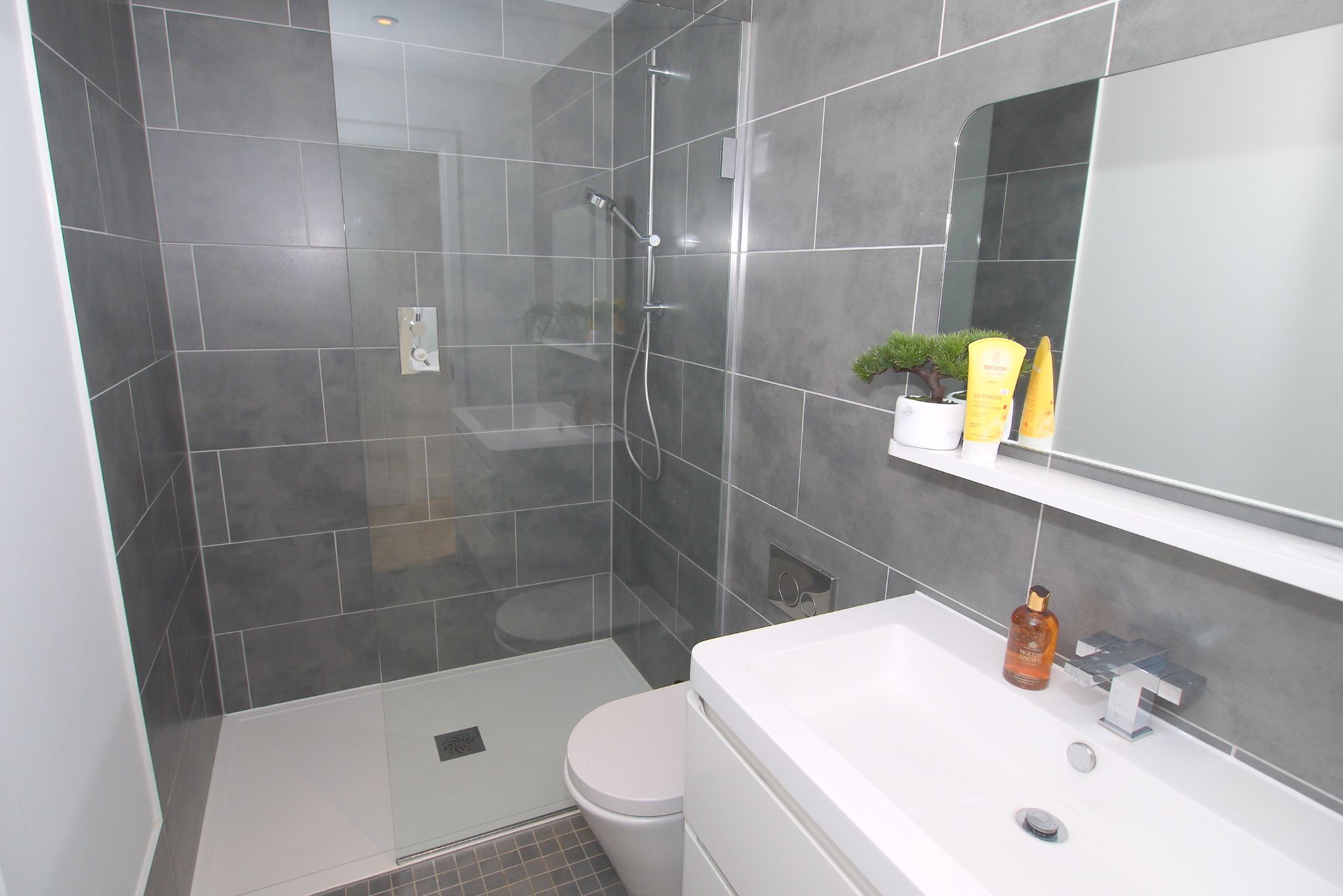 4 bedroom mid terraced house Sold in Sevenoaks - Photograph 7