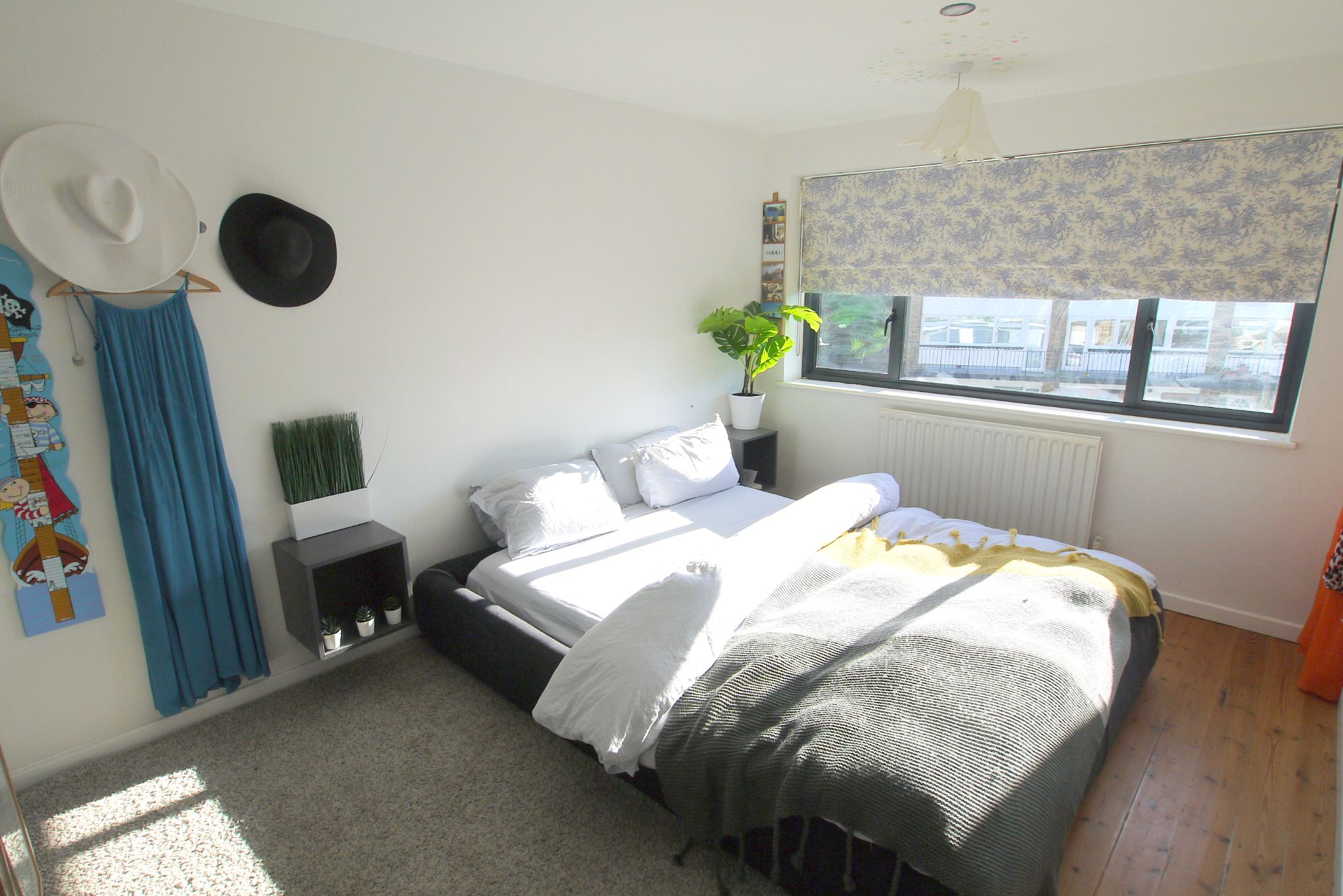 4 bedroom mid terraced house Sold in Sevenoaks - Photograph 2