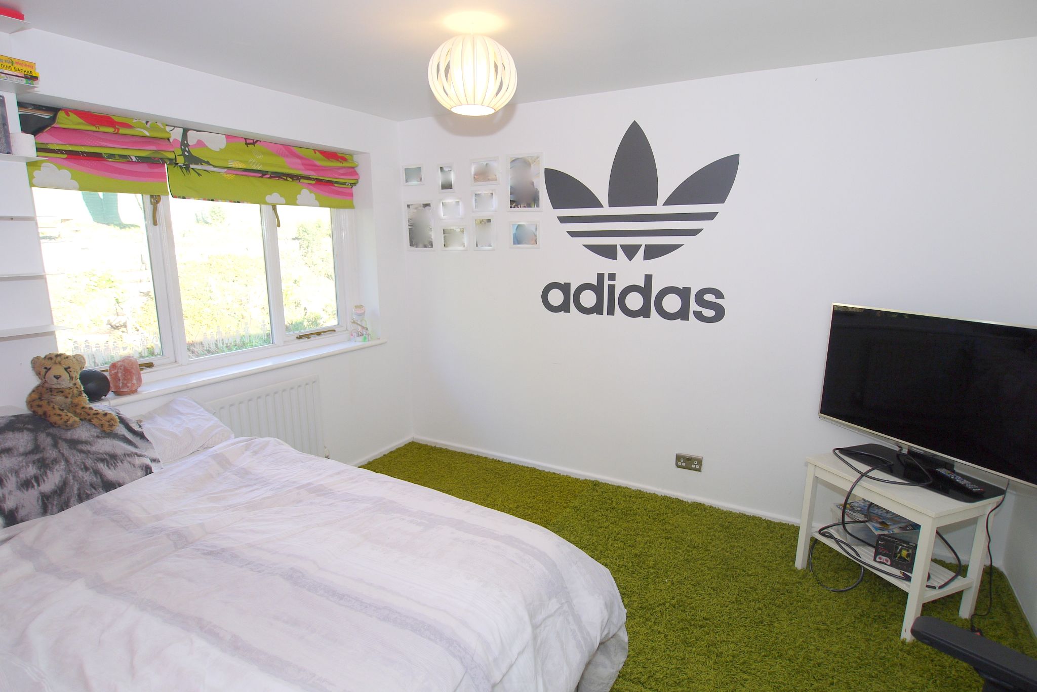 4 bedroom mid terraced house Sold in Sevenoaks - Photograph 11