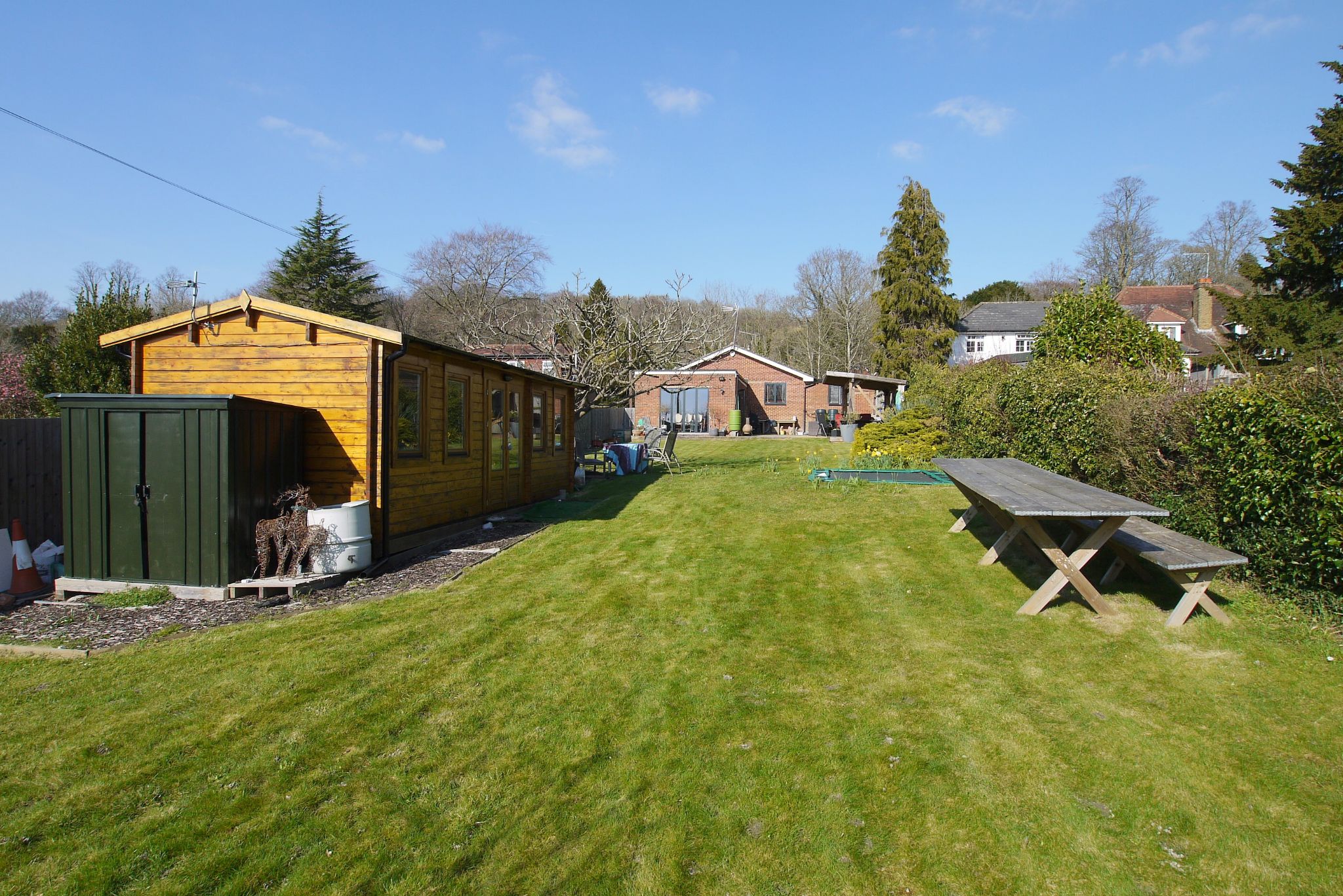 4 bedroom detached bungalow Sold in Sevenoaks - Photograph 14