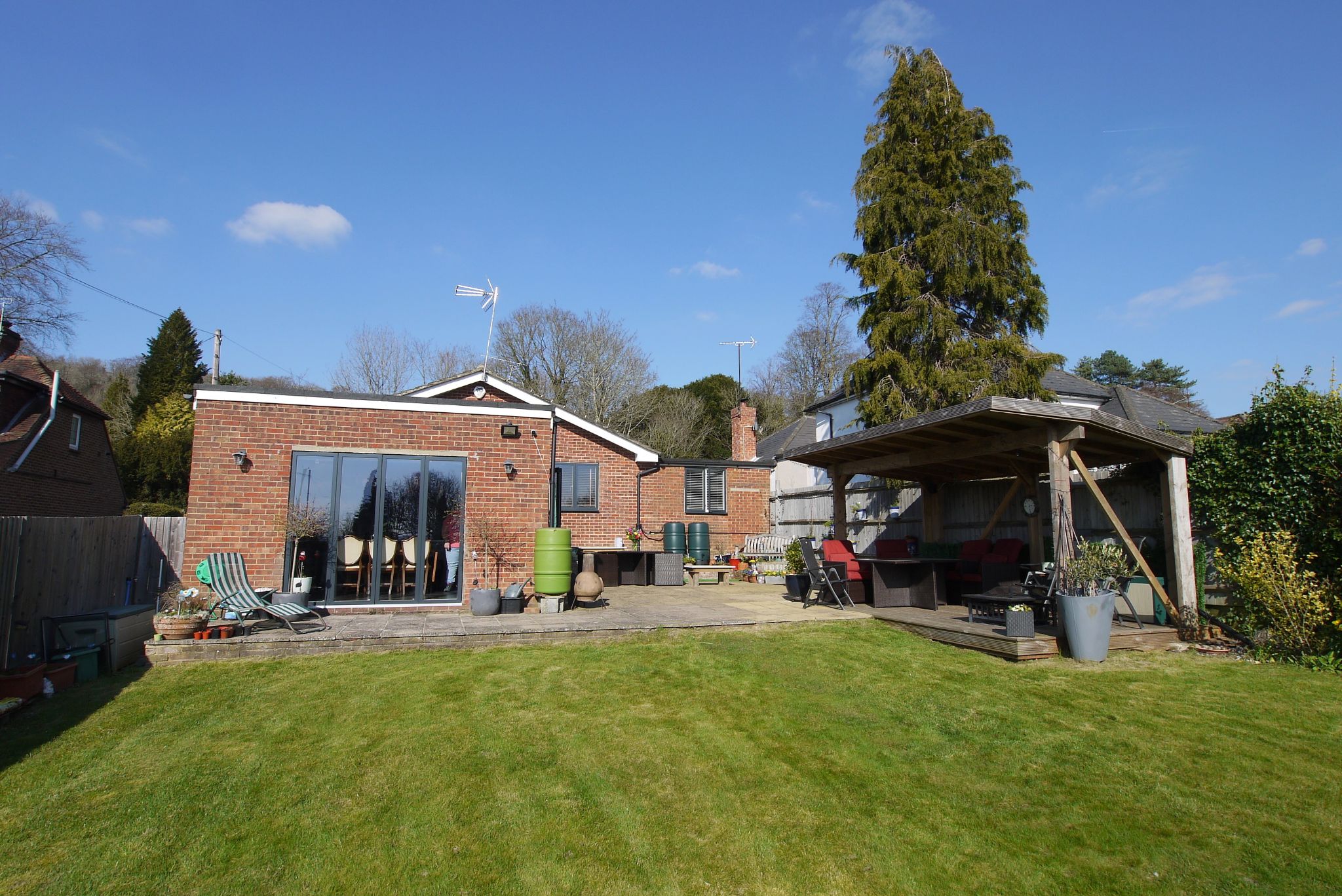 4 bedroom detached bungalow Sold in Sevenoaks - Photograph 10