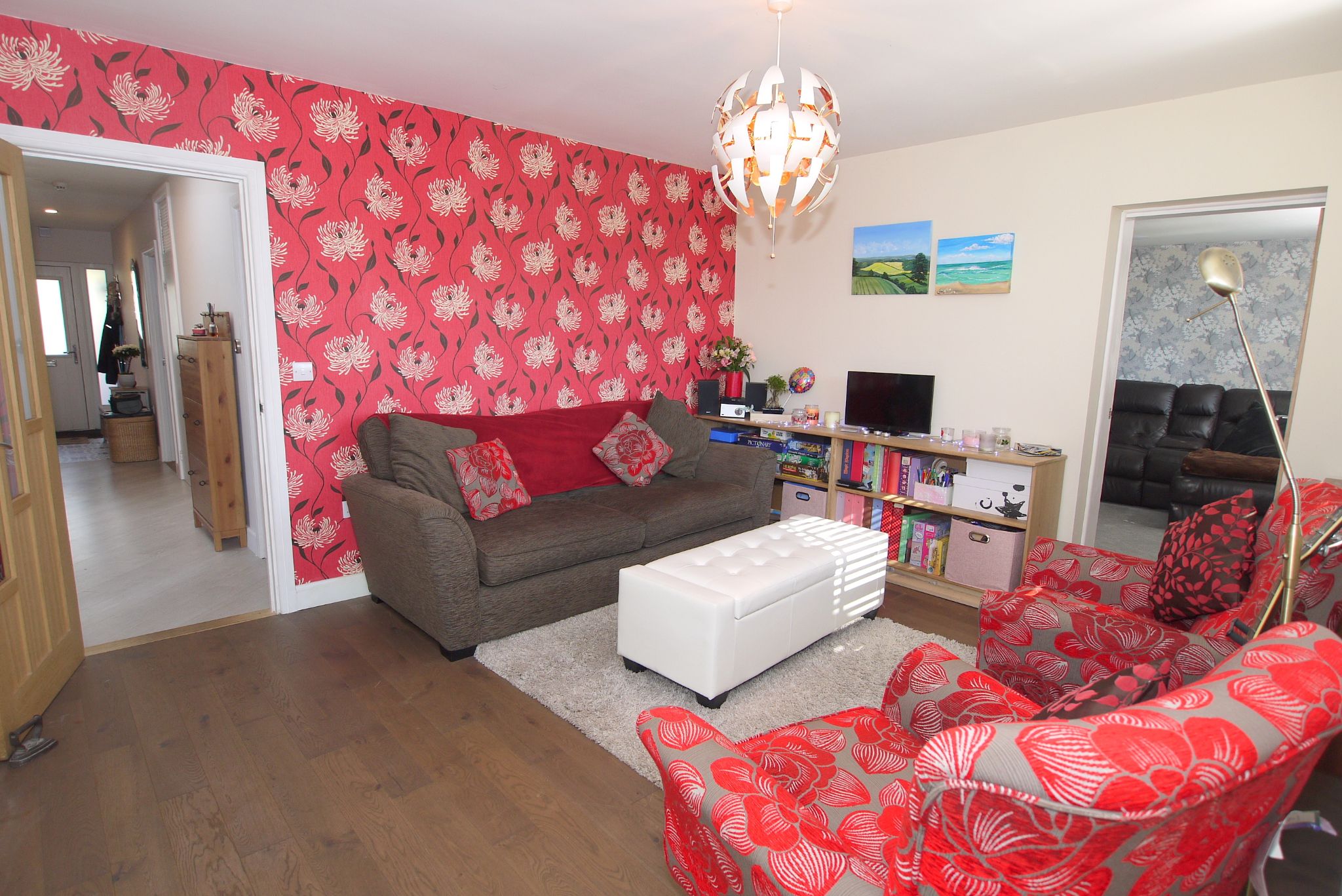 4 bedroom detached bungalow Sold in Sevenoaks - Photograph 4