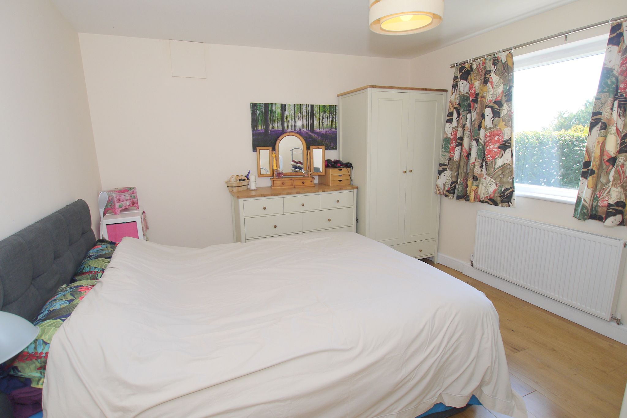4 bedroom detached bungalow Sold in Sevenoaks - Photograph 6